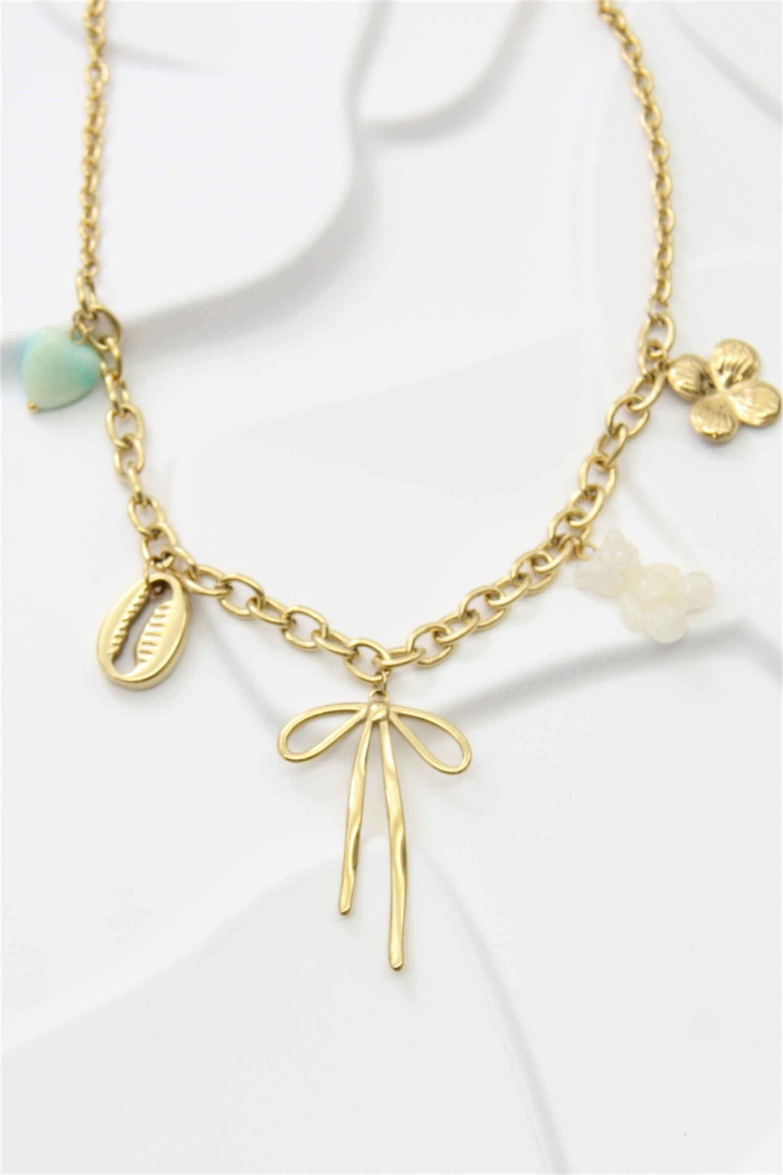 Grossiste Bellissima - Collier chaîne dorée charms fantaisie nœud & breloques