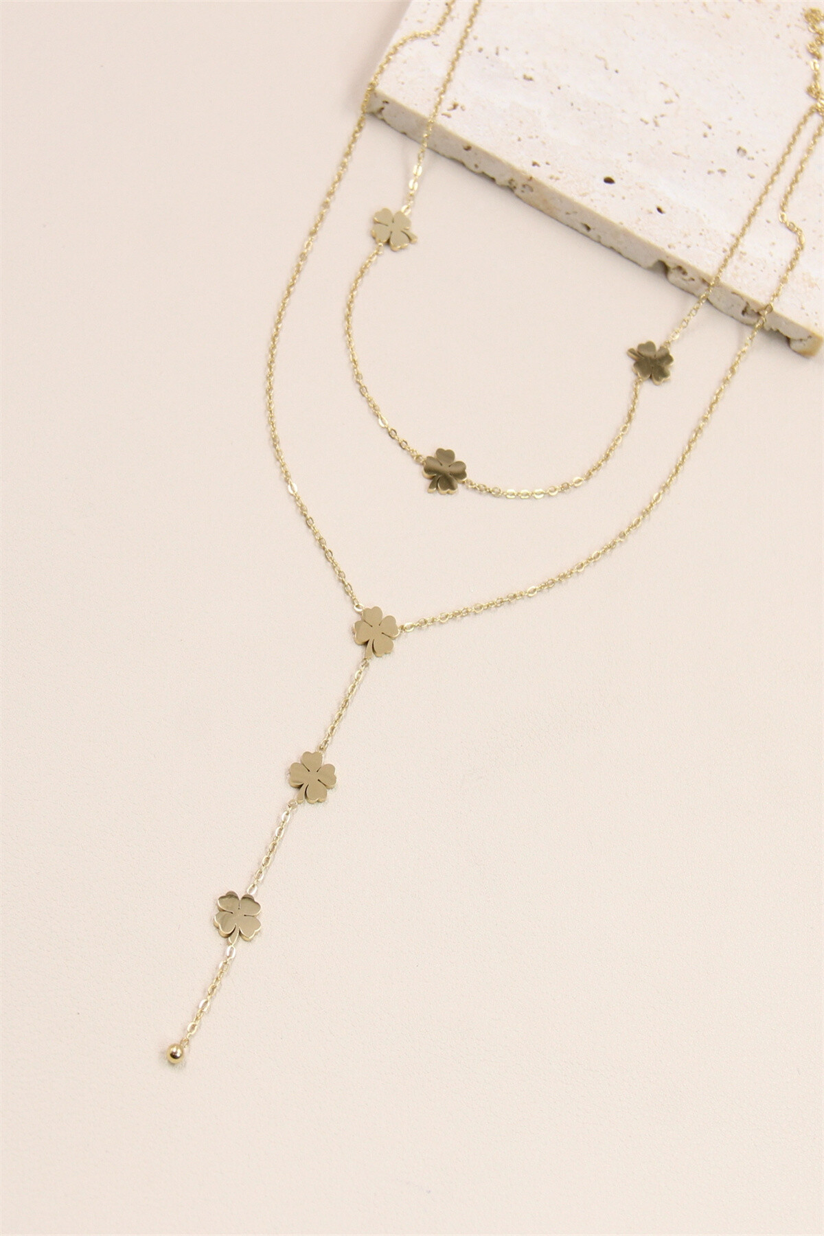 Grossiste Bellissima - Collier "Y" Trèfle en Acier Inoxydable - Chance et Élégance