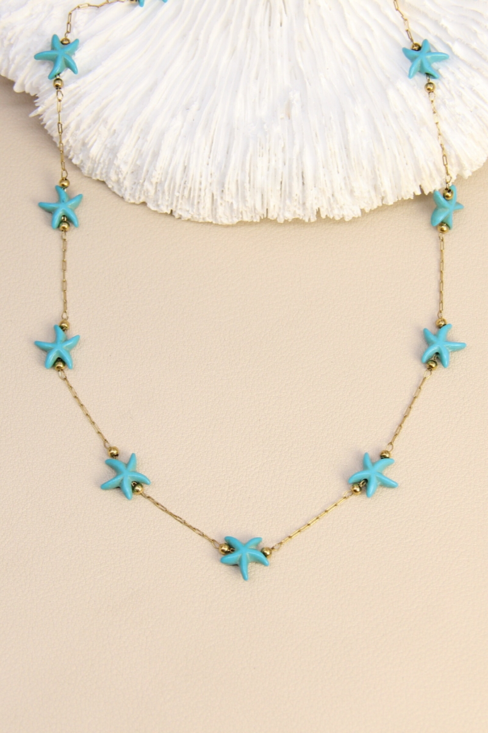 Wholesaler Bellissima - Minimalist Starfish Necklace - Bohemian Chic Style - Available in Various Colors