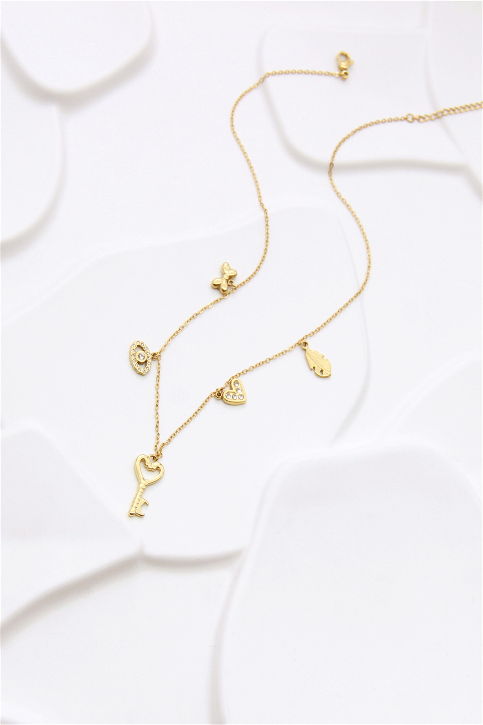 Grossiste Bellissima - Collier Charms Clé & Symboles – Acier Inoxydable