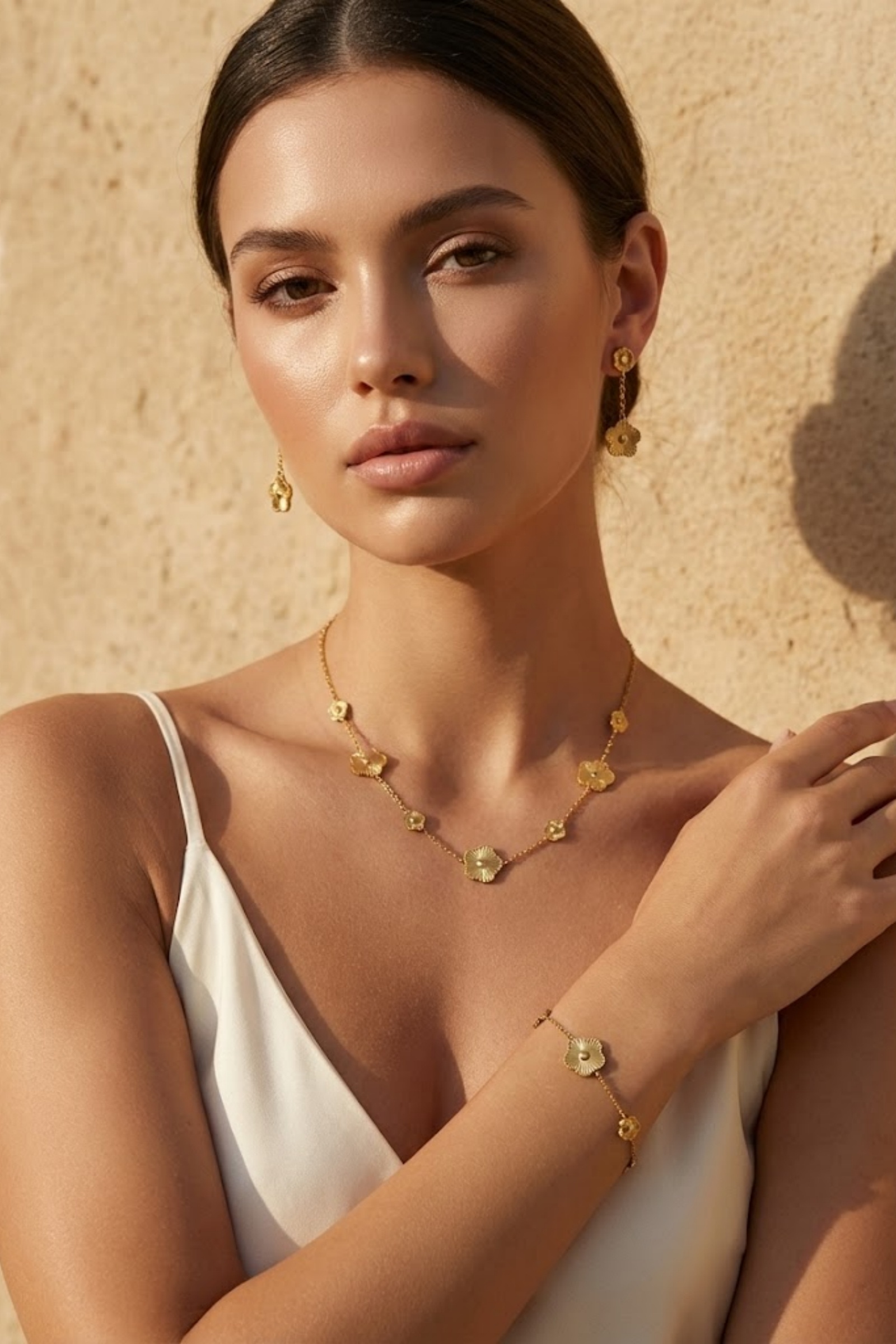 Grossiste Bellissima - Collier fleurs en acier inoxydable doré – Collier chaîne fine élégant