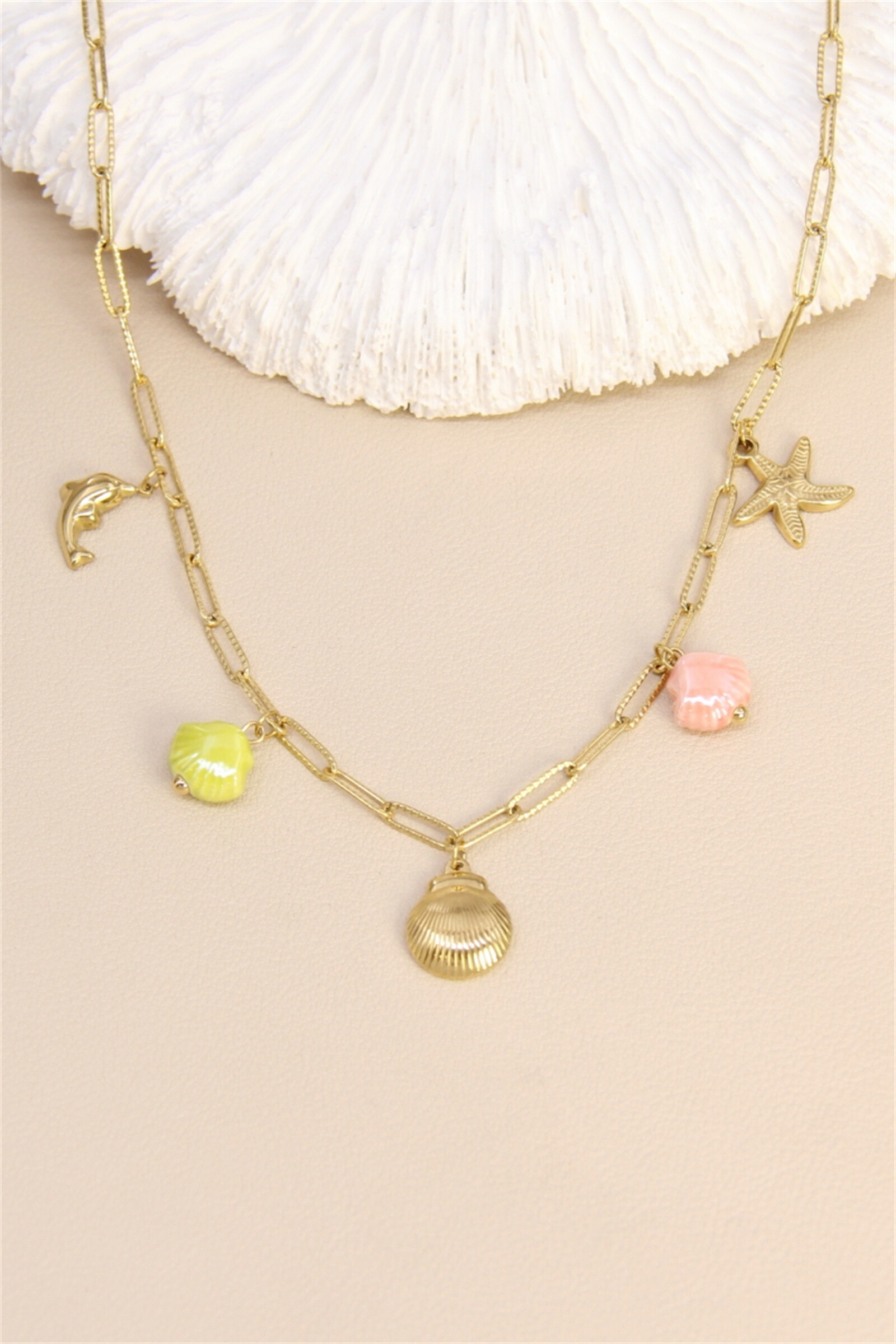 Grossiste Bellissima - Collier fantaisie doré à charms marins – Acier inoxydable