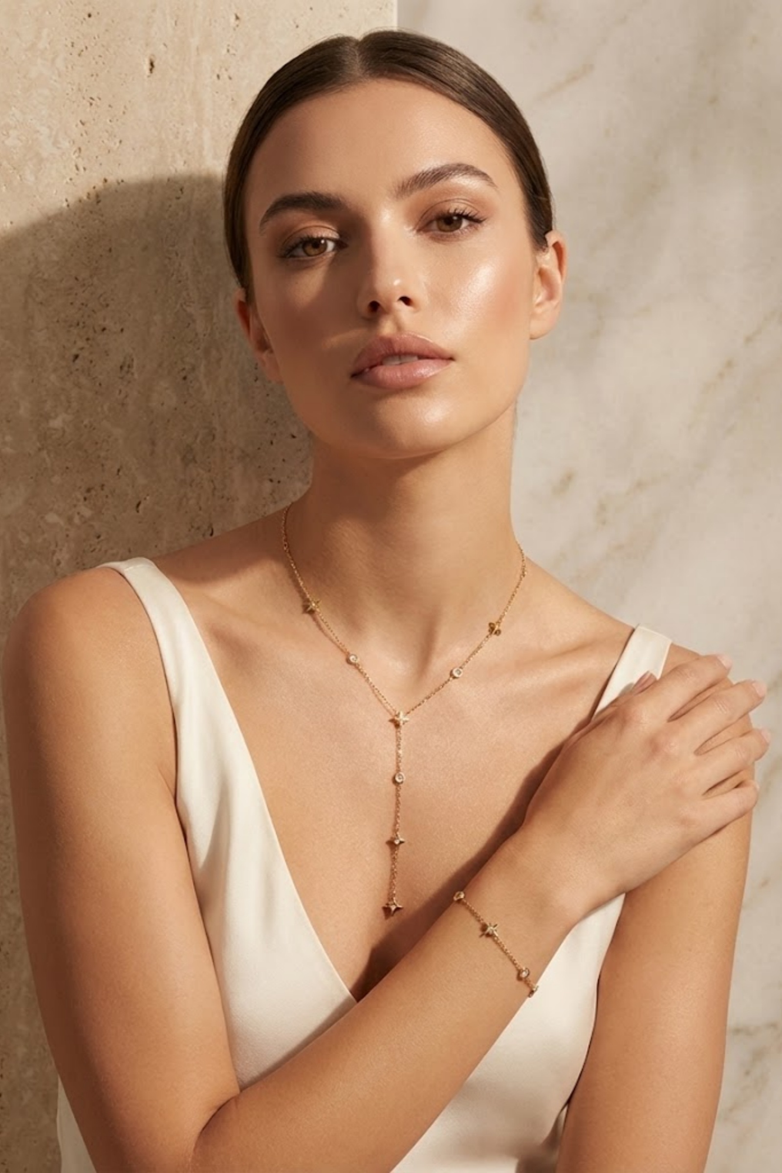 Grossiste Bellissima - Collier Y étoiles et strass en acier inoxydable doré – Collier fin élégant