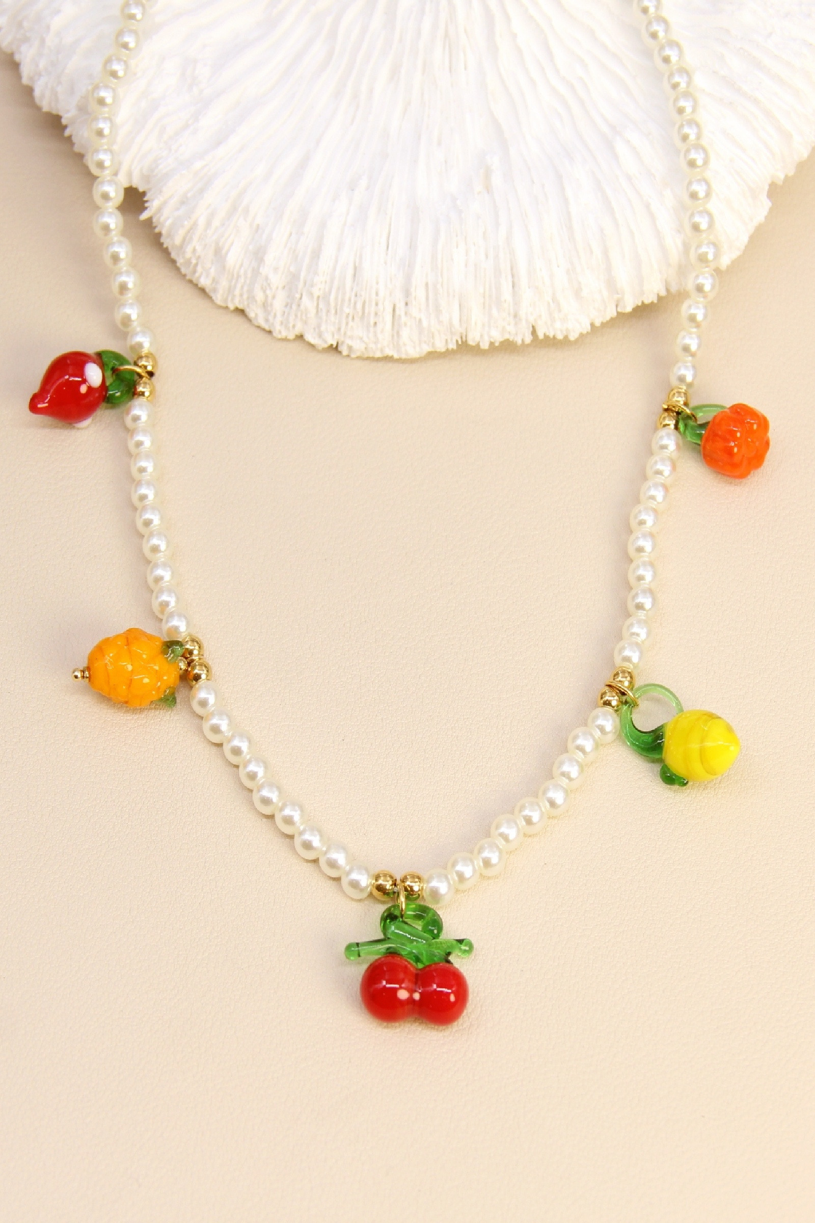 Grossiste Bellissima - Collier perles et charms fruits en verre – Bijou tendance