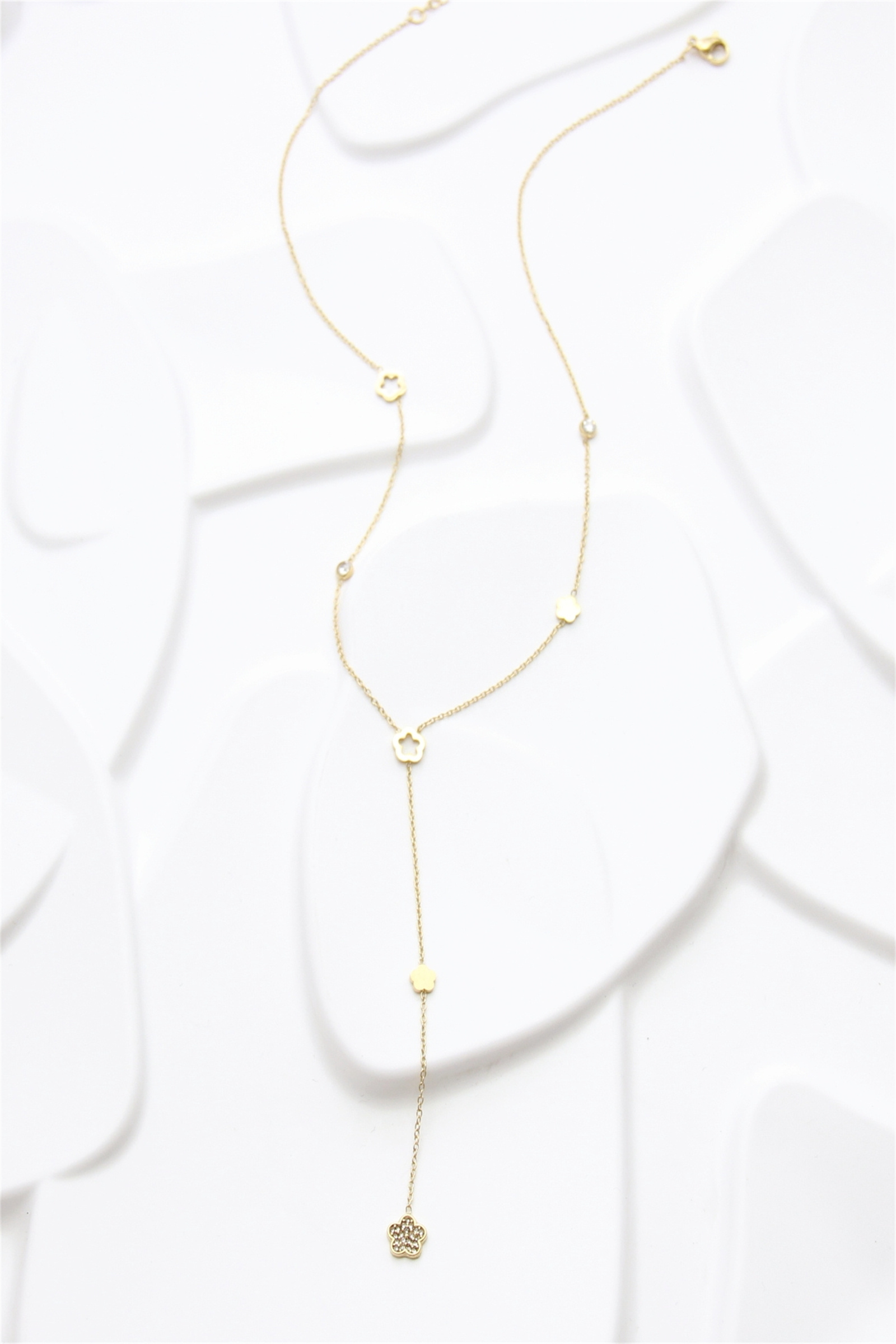 Grossiste Bellissima - Collier Long Trèfle Doré en Acier Inoxydable – Élégance et Chance
