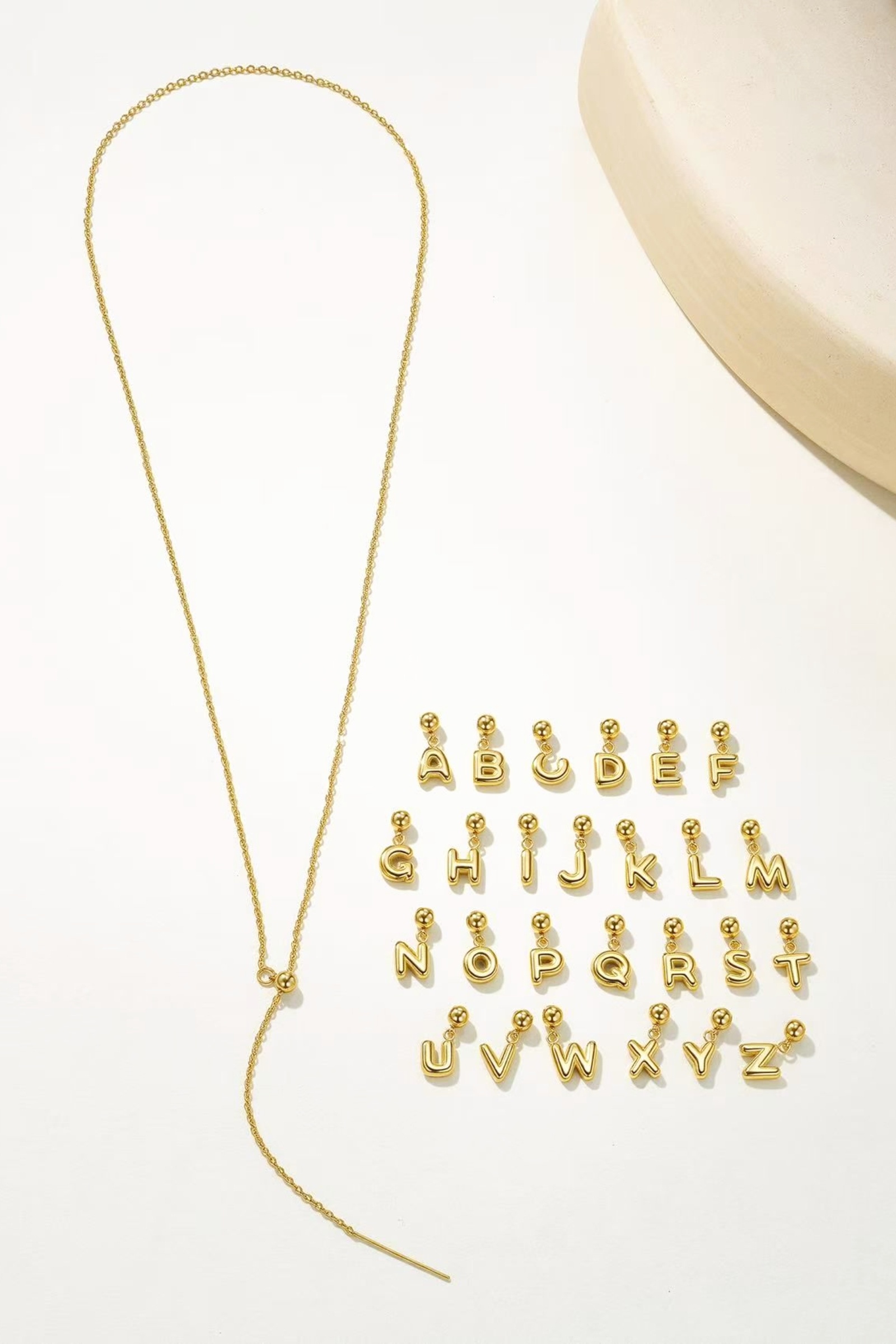 Grossiste Bellissima - Colliers personnalisables acier inoxydable – lot 26 lettres alphabet + 3 colliers