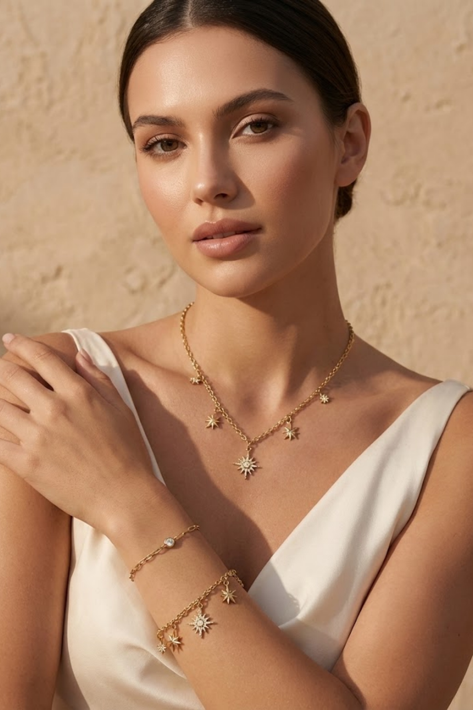 Grossiste Bellissima - Collier Doré Étoiles & Soleil – Charms Strass en Acier Inoxydable
