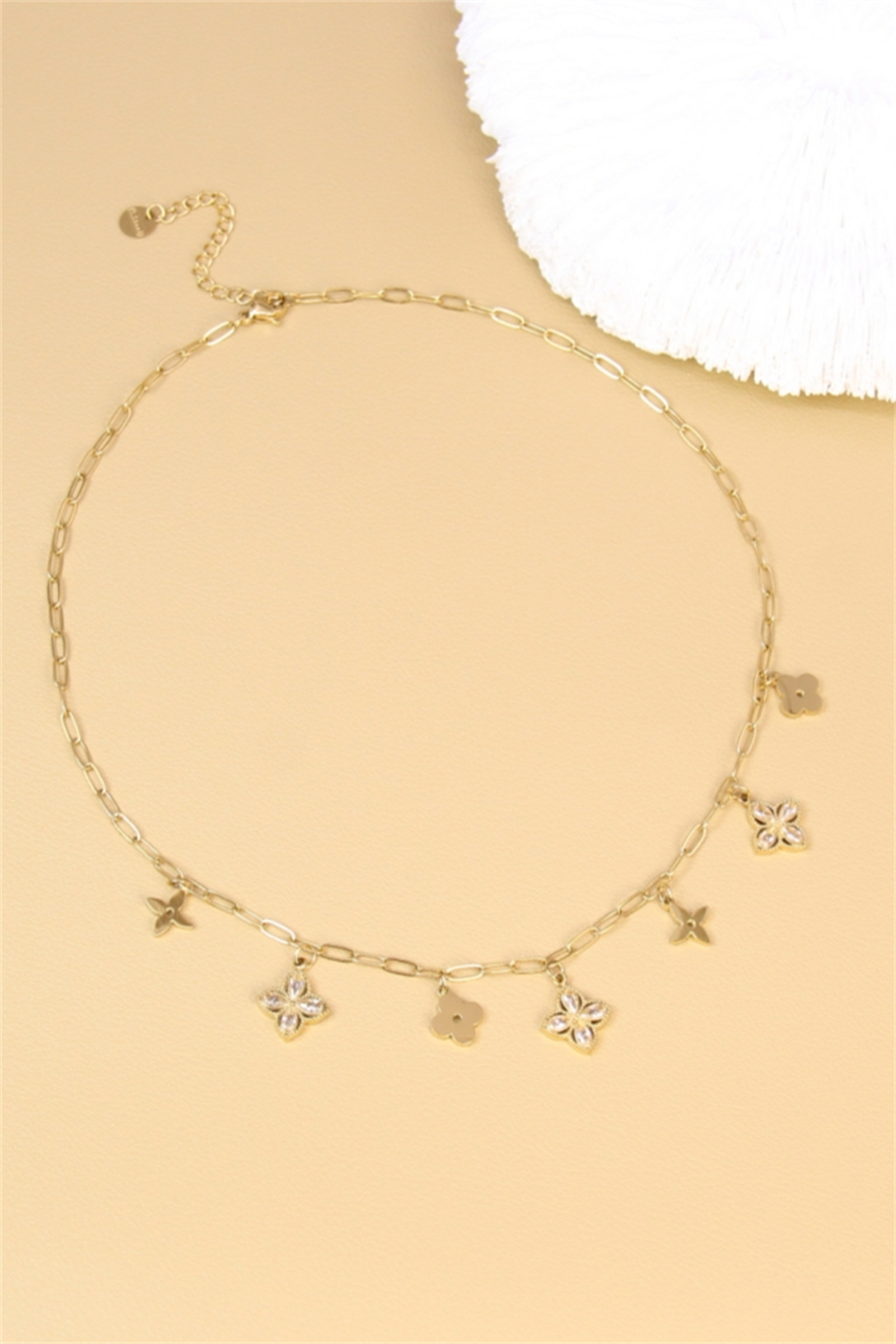 Grossiste Bellissima - Collier doré fleurs pendantes – Acier inoxydable & design élégant