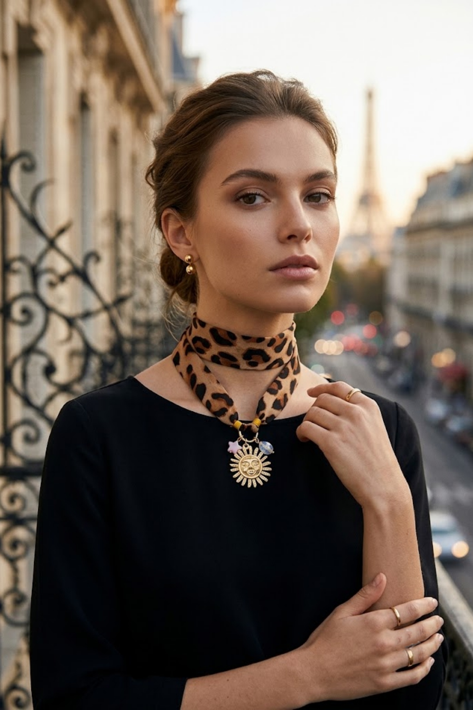 Grossiste Bellissima - Collier foulard léopard avec pendentif soleil doré