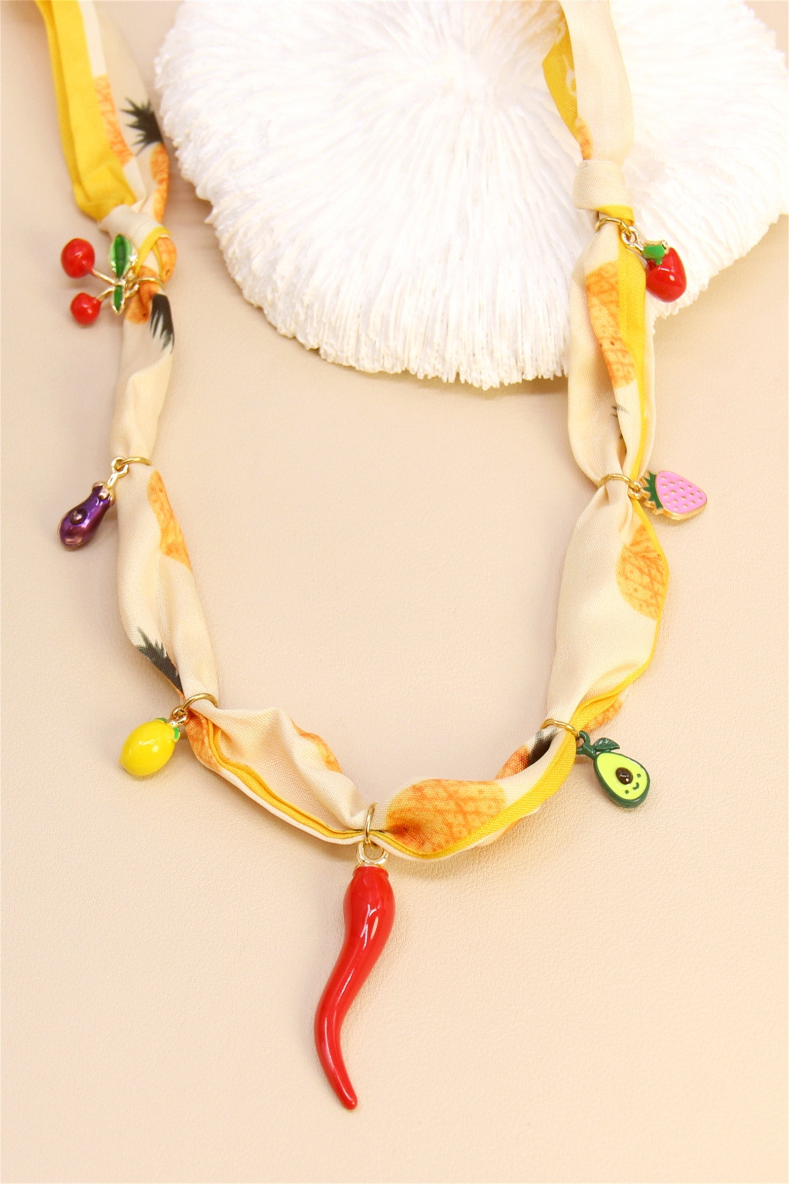 Grossiste Bellissima - Collier ruban fruits multicolores & piment – Touche exotique vitaminée