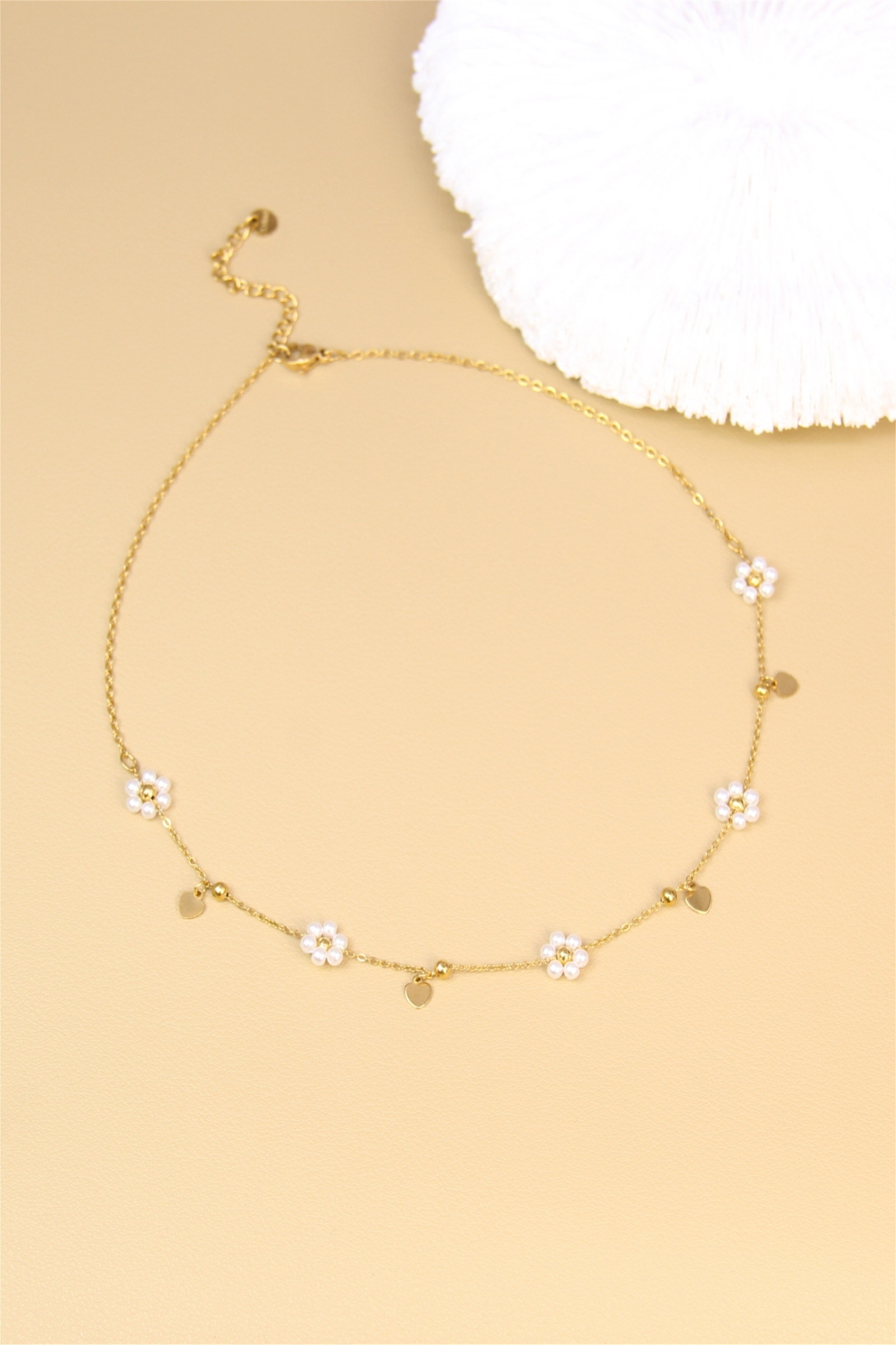 Grossiste Bellissima - Collier fleurs perles & cœurs dorés – Chaîne fine en acier inoxydable