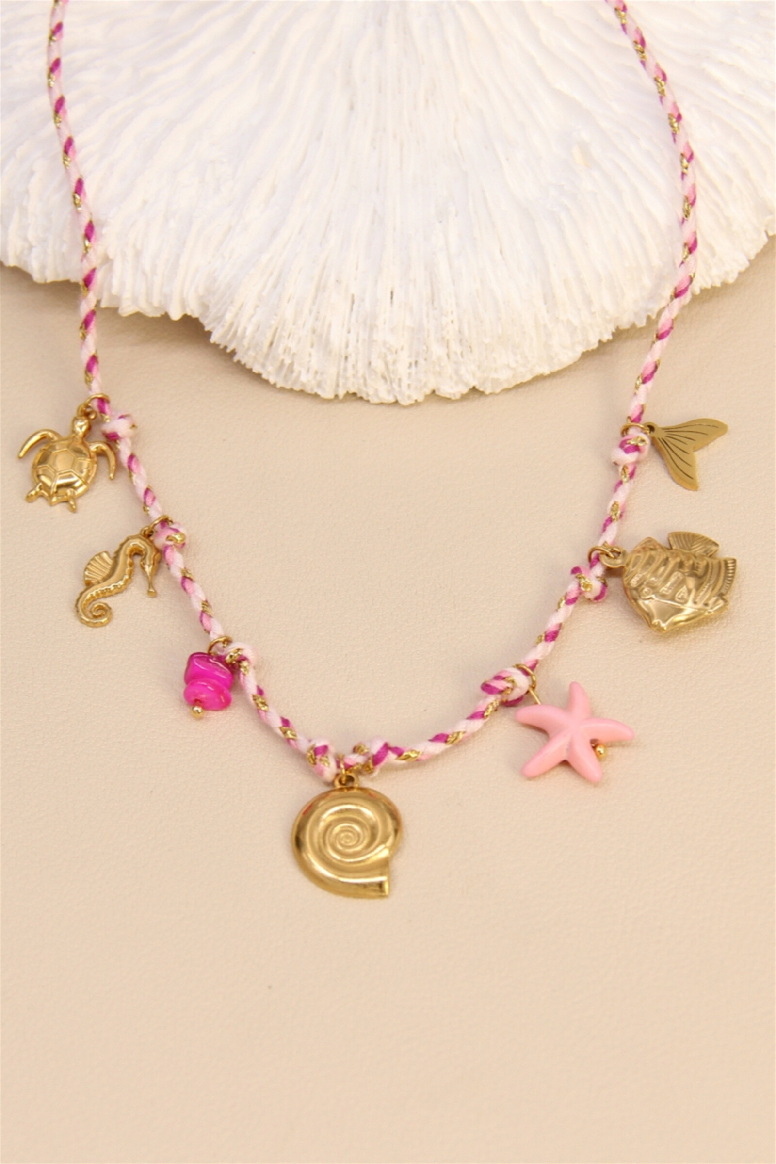Mayorista Bellissima - Collar “Pink Ocean” - Espíritu vacacional en rosa y dorado