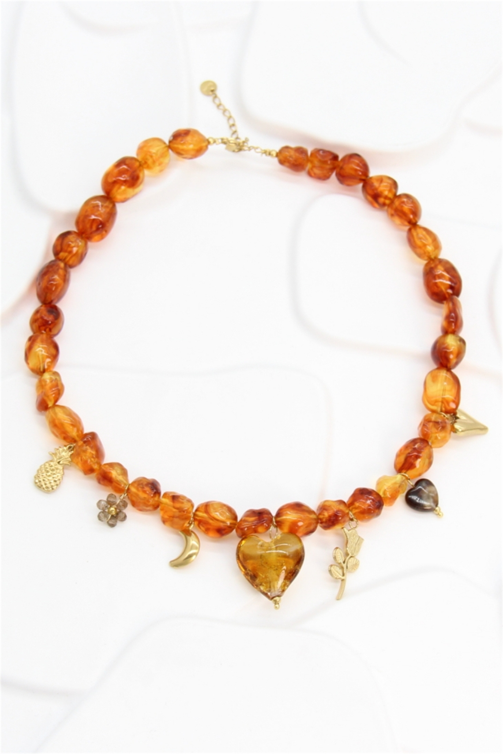 Grossiste Bellissima - Collier Résine Brune Charms Dorés – Esprit Bohème et Romantique