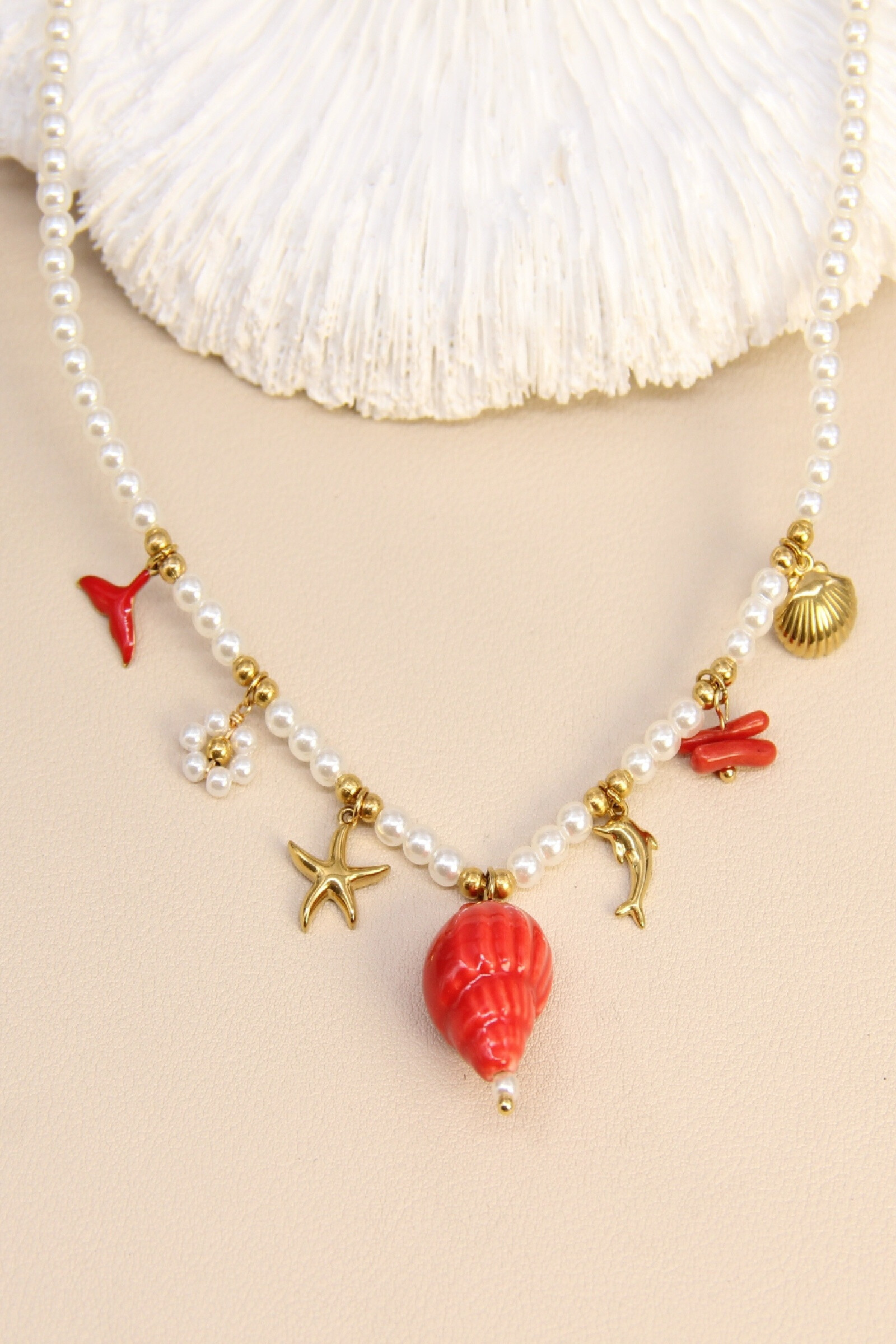 Wholesaler Bellissima - Shell necklace & marine charms - Pearly beads and red accents