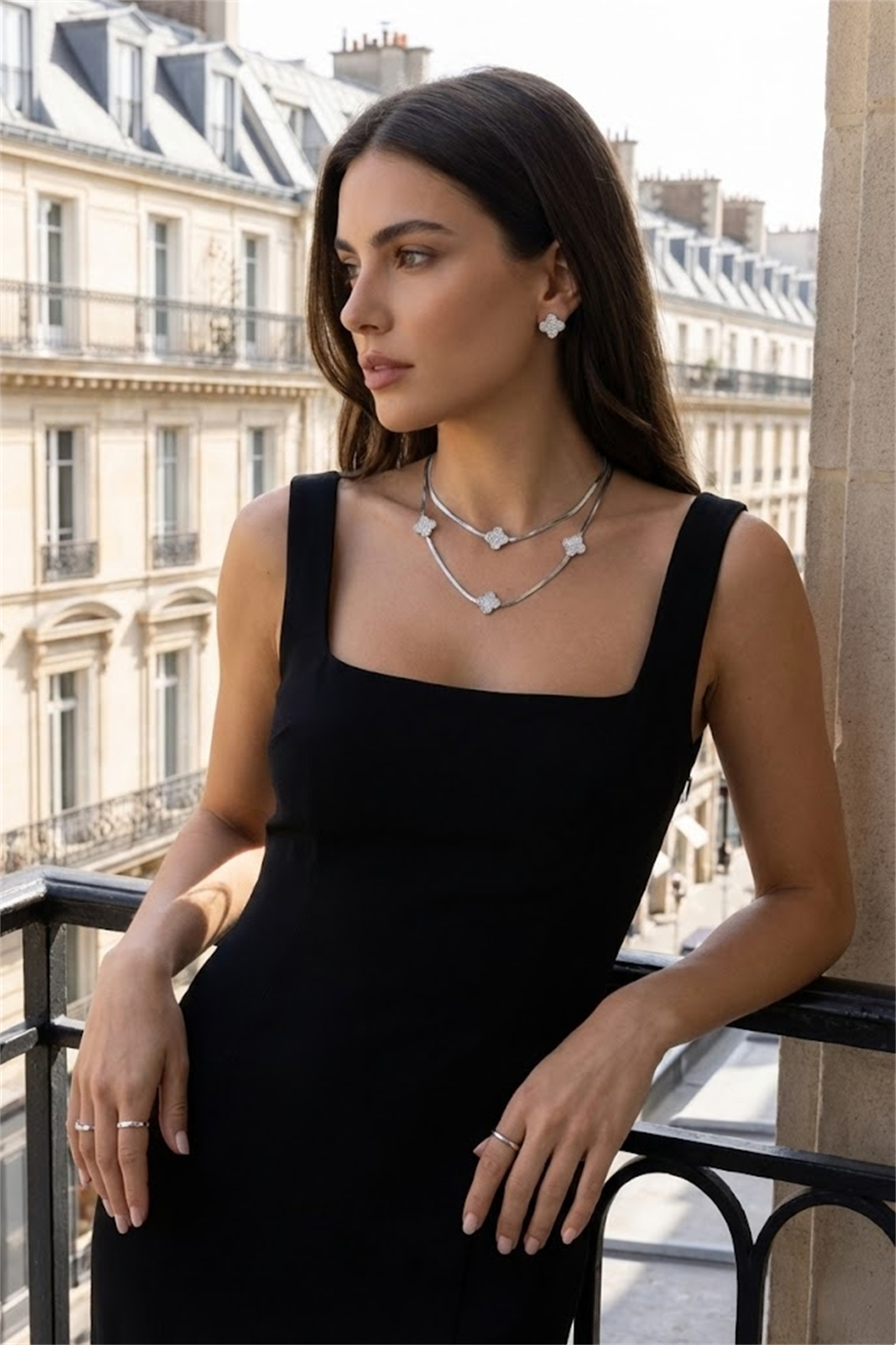Grossiste Bellissima - COLLIER MAILLE PLATE TRÈFLE ACIER INOXYDABLE – STRASS LUMINEUX