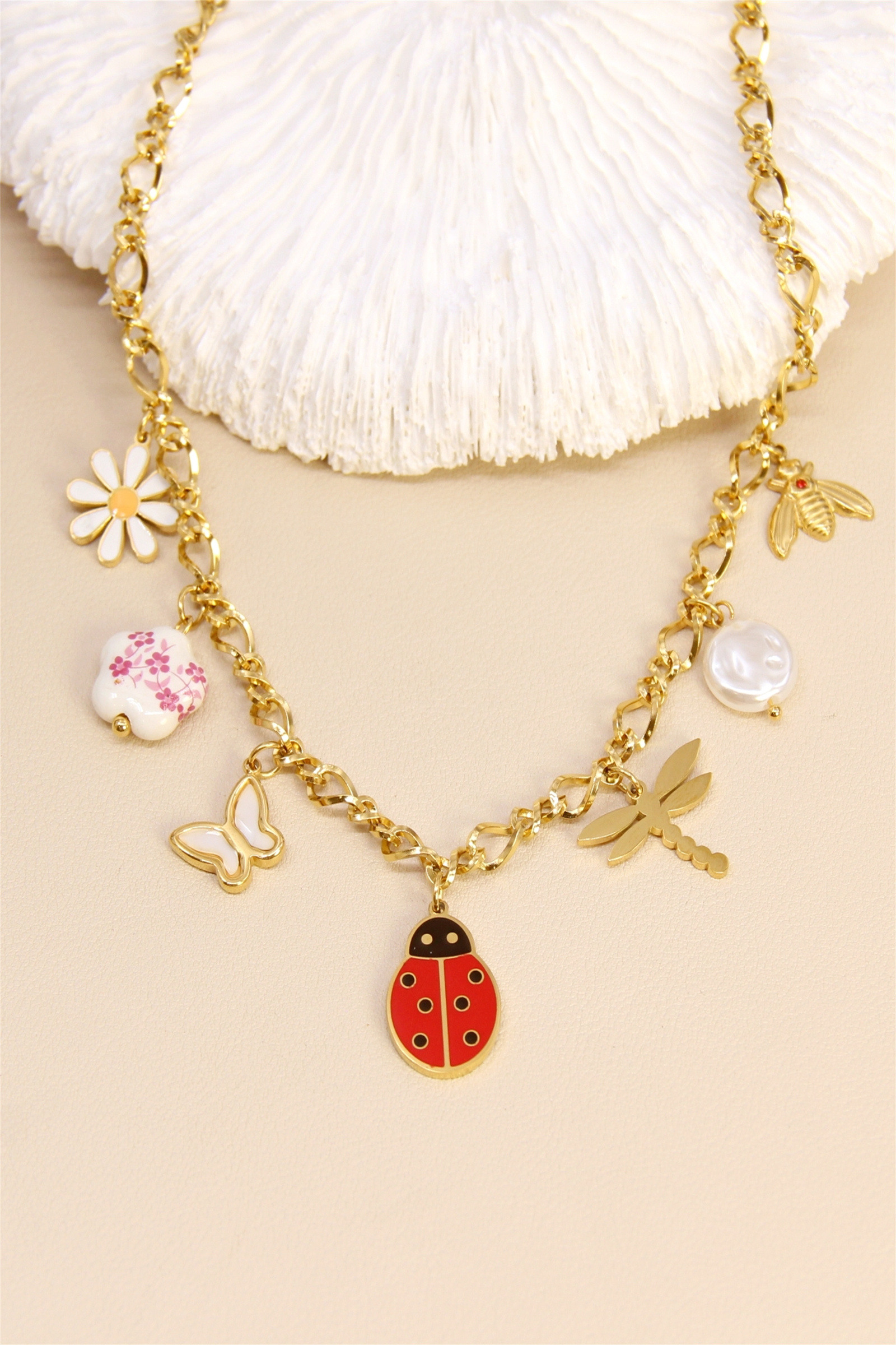 Grossiste Bellissima - Collier Charms Printemps – Coccinelle, Libellule & Marguerite