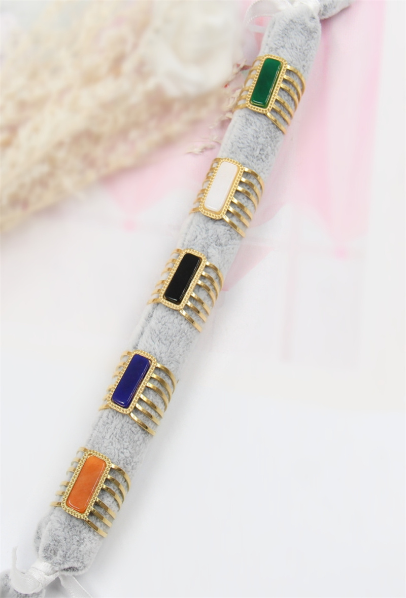 Mayorista Bellissima - Juego de anillos de piedra ajustables de acero inoxidable de 10 piezas en exhibición de joyería