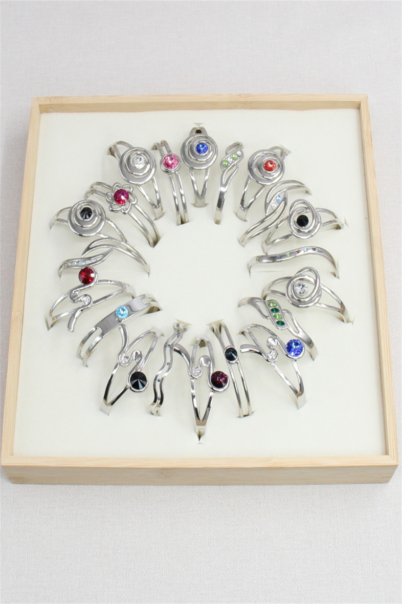 Mayorista Bellissima - Conjunto de 20 pulseras tipo brazalete ajustables adornadas con cristal de Swarovski con display