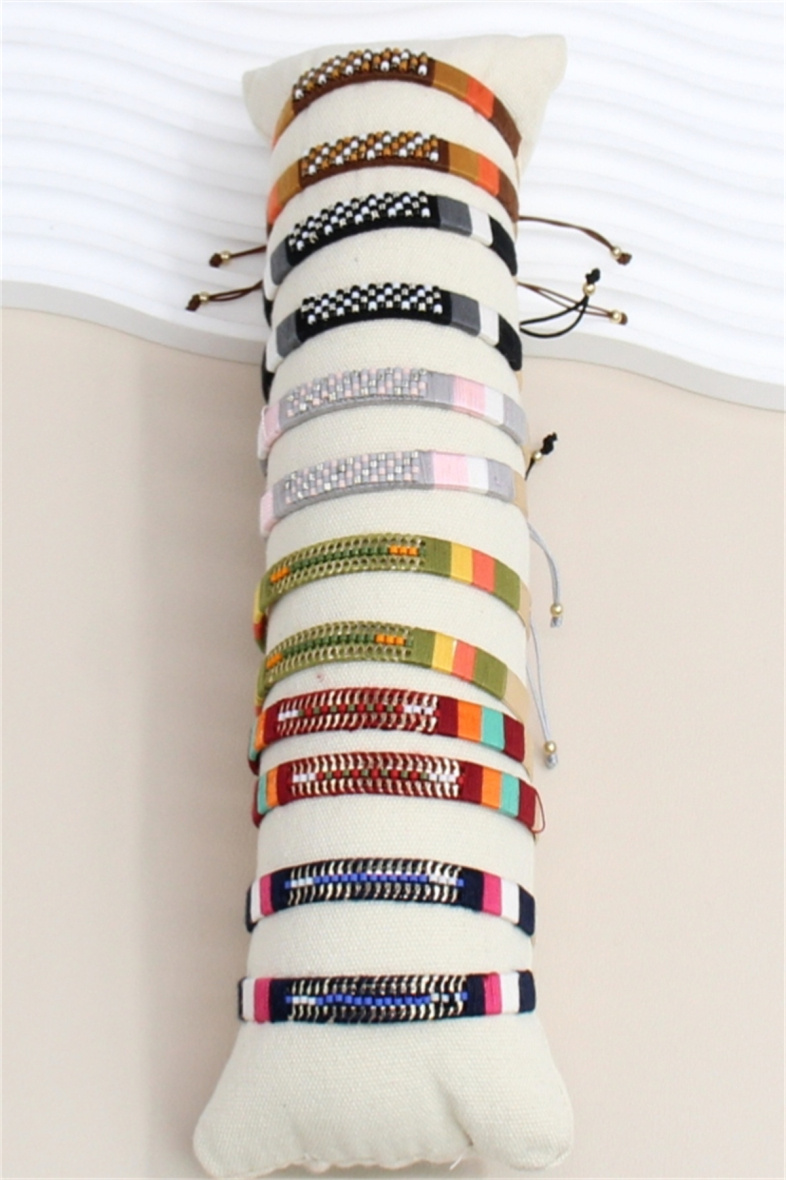 Mayorista Bellissima - Set de 12 Pulseras Tejidas Ajustables con display