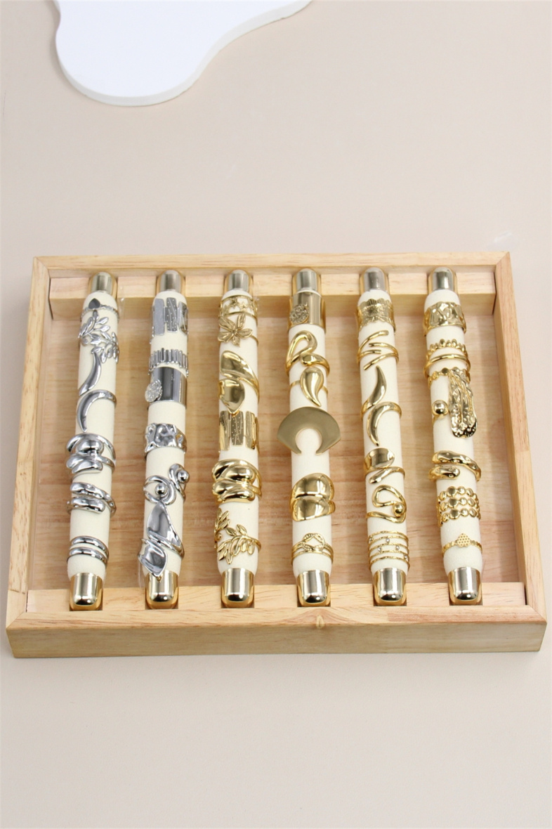 Grossiste Bellissima - Lot de 36 Bagues Designs Assortis Ajustables en Acier Inoxydable avec Présentoir