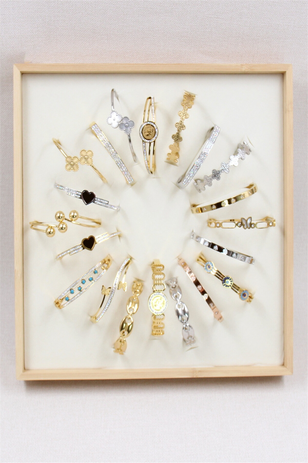 Grossiste Bellissima - Lot de 20 Bracelets en Acier Inoxydable avec Présentoir