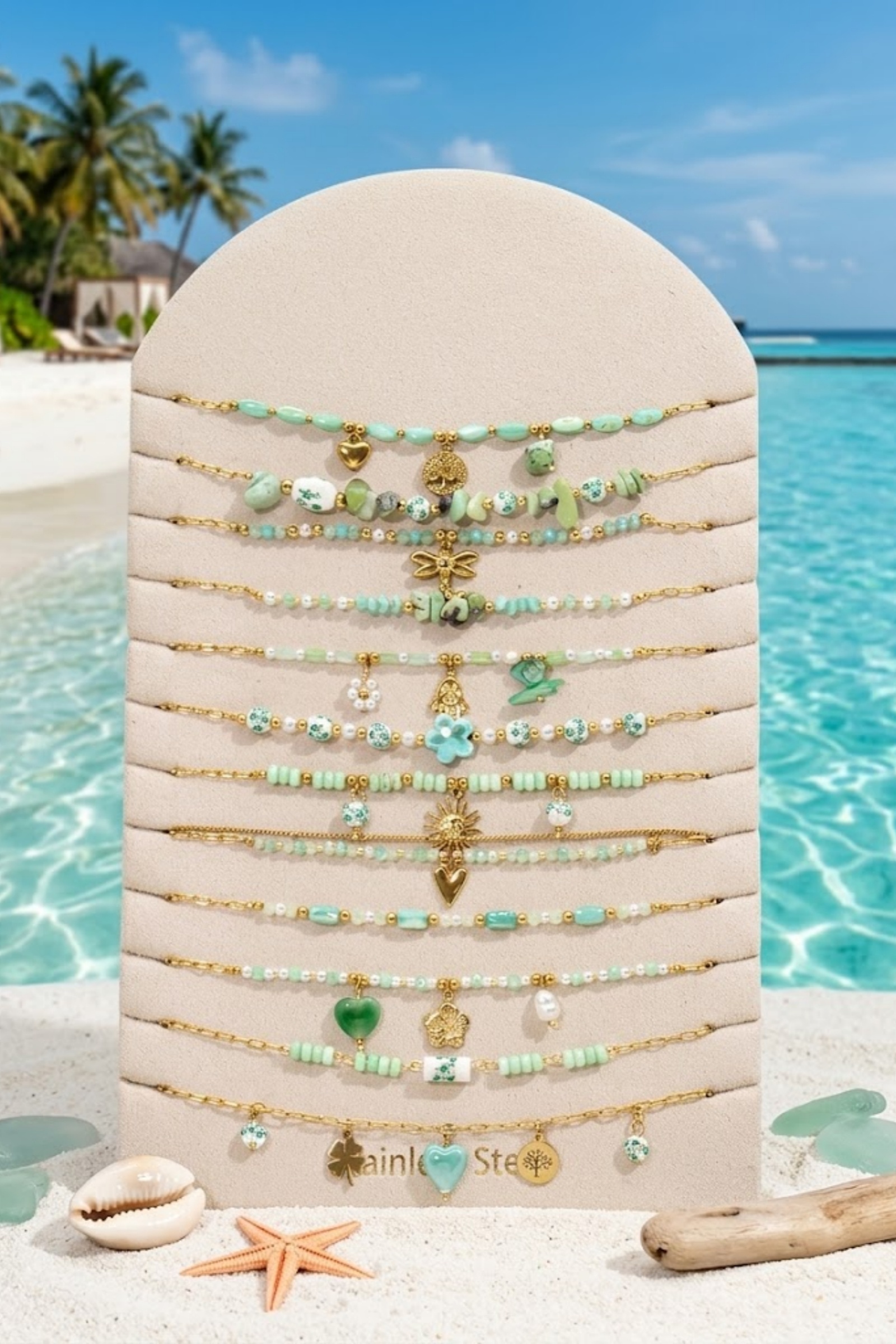 Mayorista Bellissima - Lote de 12 Collares Náuticos de Acero Inoxidable Dorado – Modelos Verdes Surtidos con Soporte de Exhibición Gratis