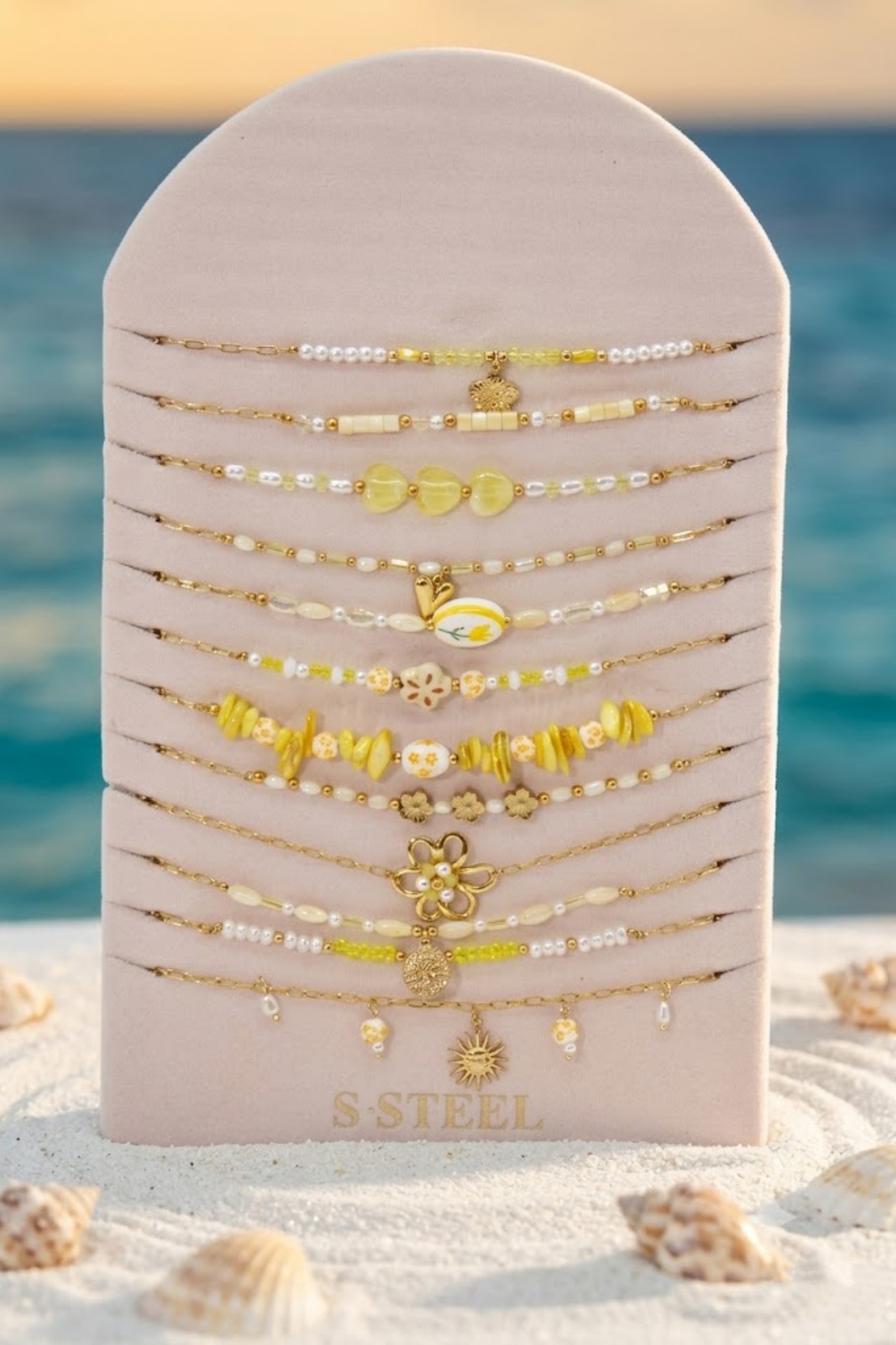 Grossista Bellissima - Set di 12 Collane in Acciaio Inossidabile – Collezione Gialla alla Moda con Espositore in Omaggio