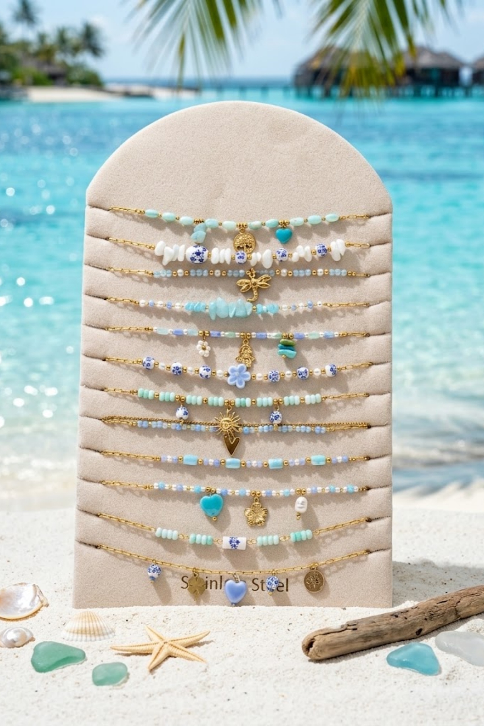 Mayorista Bellissima - Juego de 12 Collares de Flor de Acero Inoxidable Dorado – Modelos Surtidos en Azul Pastel con Soporte de Exhibición Gratis