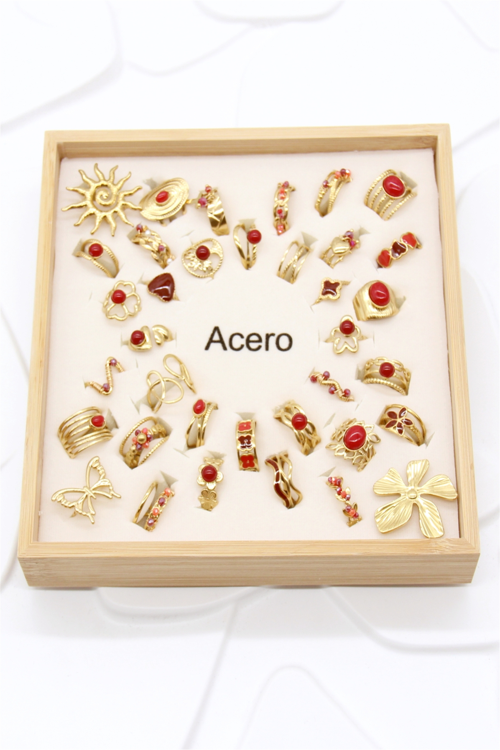 Grossiste Bellissima - Lot de 36 bagues en acier inoxydable – modèles assortis avec présentoir offert