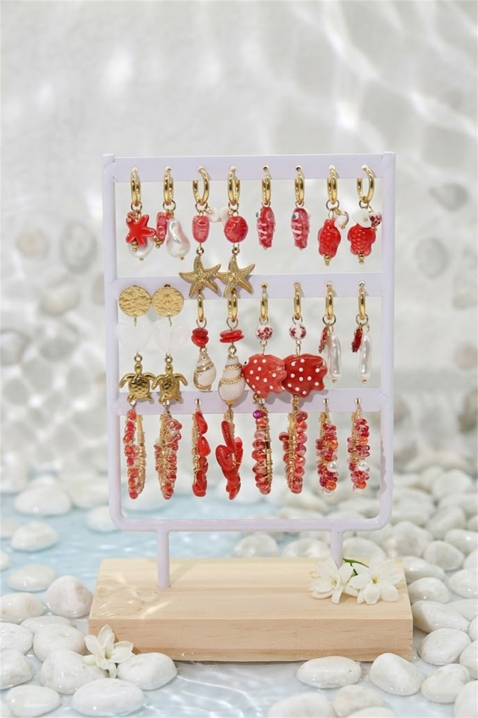 Mayorista Bellissima - Juego de 12 Pendientes Rojos de Tema Marino de Acero Inoxidable – Modelos Variados y Soporte de Exhibición Incluido