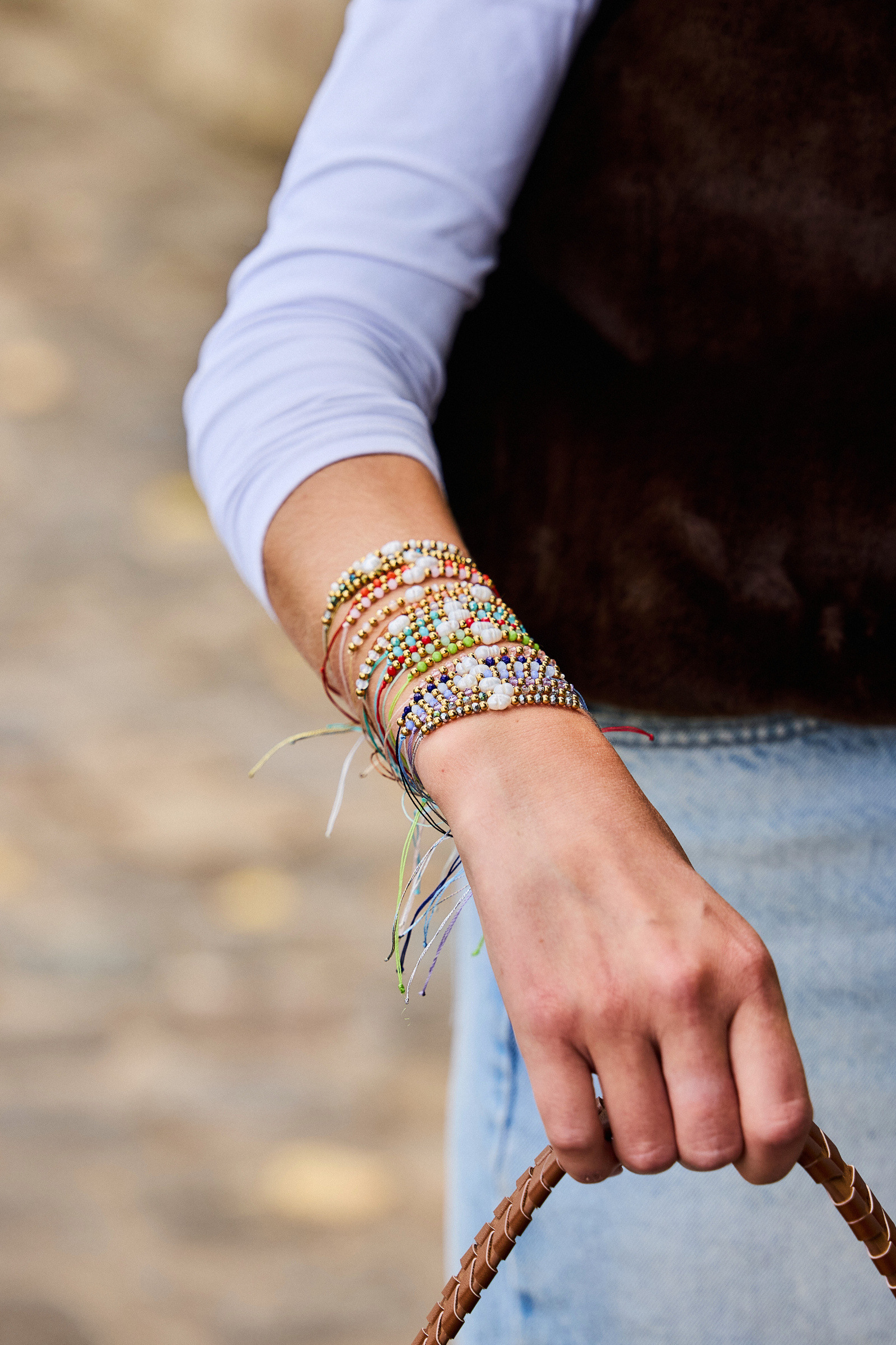 Grossiste Bellissima - Lot de 24 bracelets ornés de perles de culture – Présentoir offert