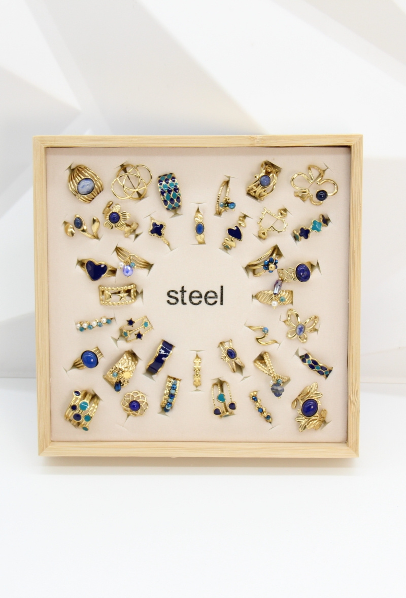 Grossiste Bellissima - Lot 36 Bagues Ajustables en Acier Inoxydable Doré & Bleu avec Présentoir en Bo