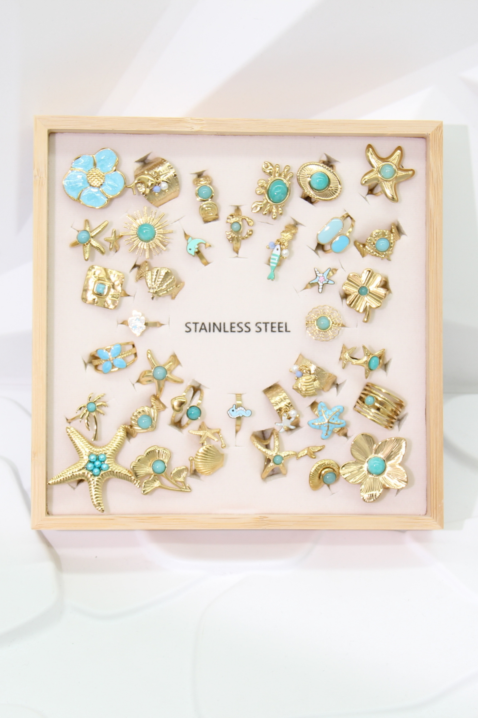 Grossiste Bellissima - Lot de 36 Bagues Ajustables Acier Inoxydable – Thème Marin & Turquoise – Présentoir Offert