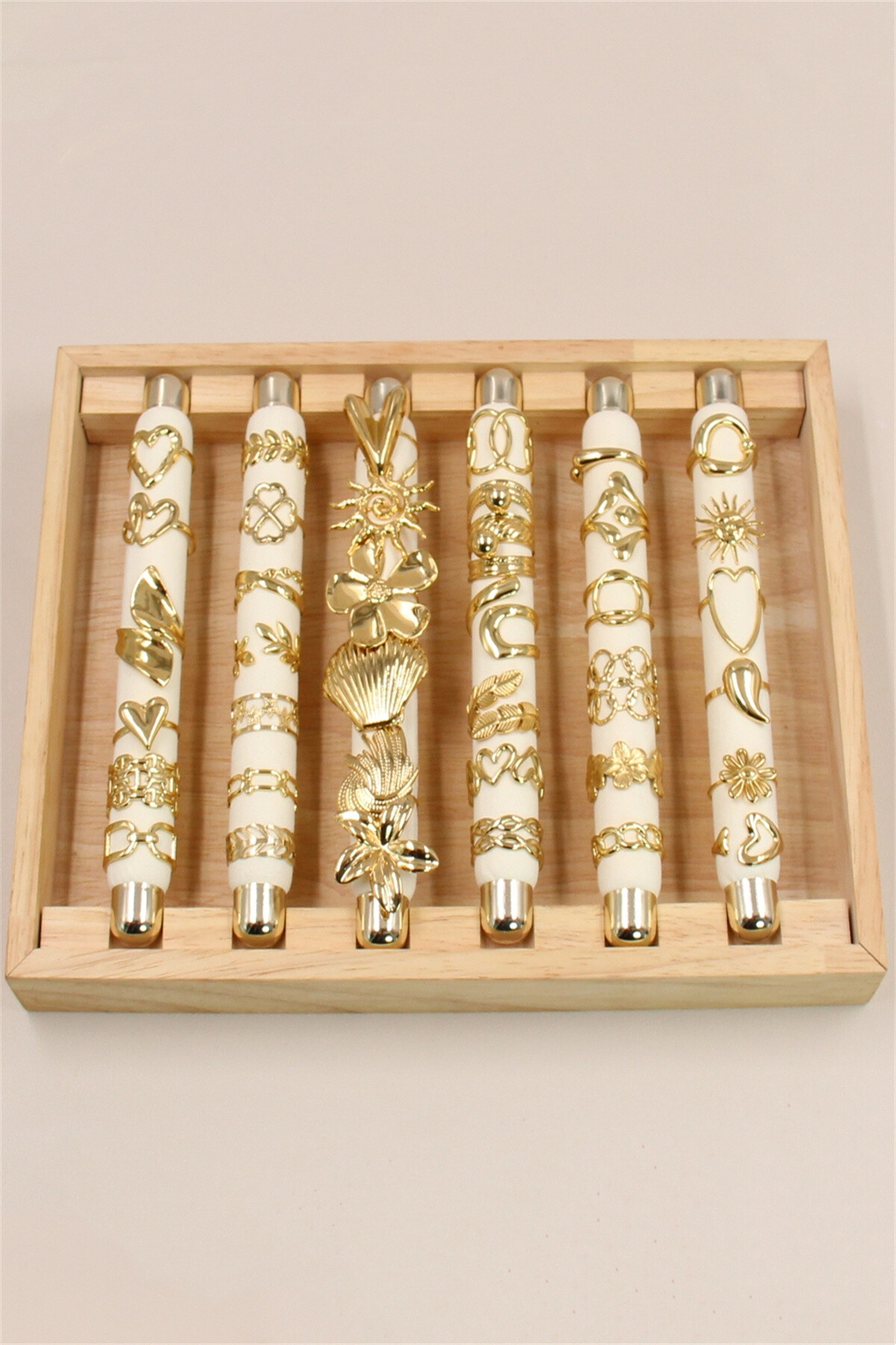 Grossiste Bellissima - Lot de 36 Bagues Ajustables en Acier Inoxydable avec Présentoir bijoux