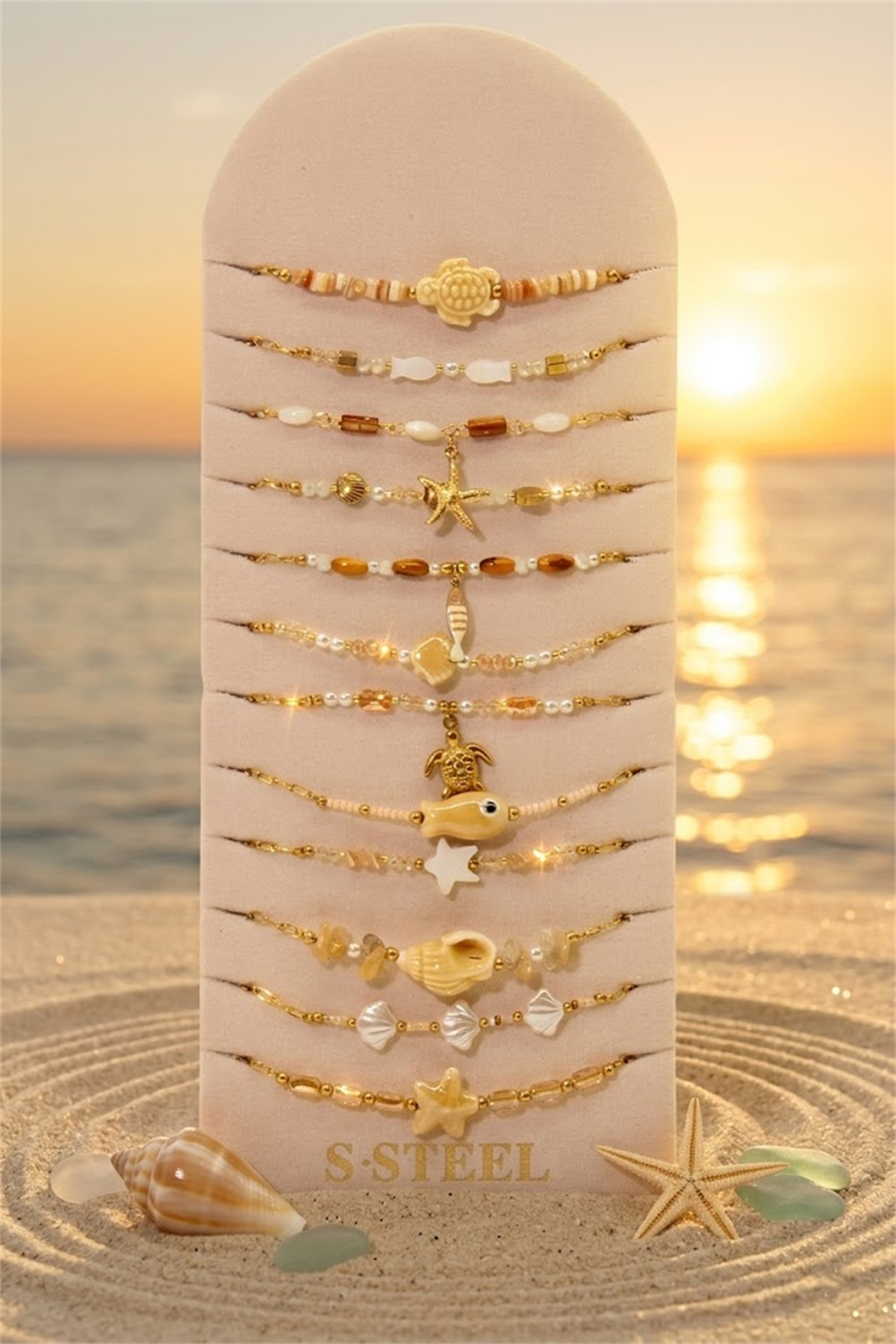 Mayorista Bellissima - Juego de 12 Pulseras Temáticas Marinas Beige de Acero Inoxidable – Diseños Variados + Soporte de Exhibición Gratis