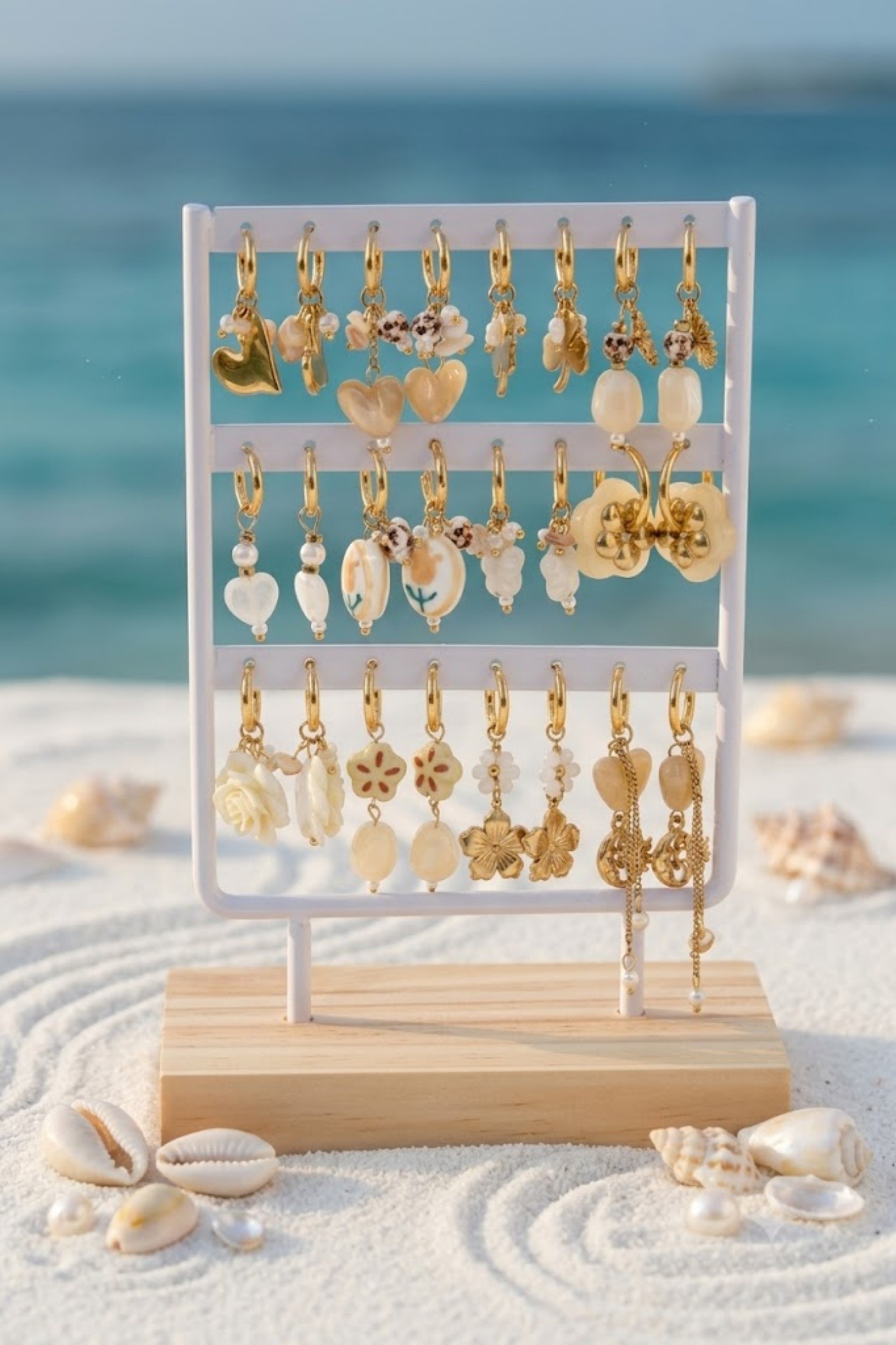 Grossista Bellissima - Set di 12 Orecchini Fiore Color Ecru in Acciaio Inossidabile – Espositore Incluso