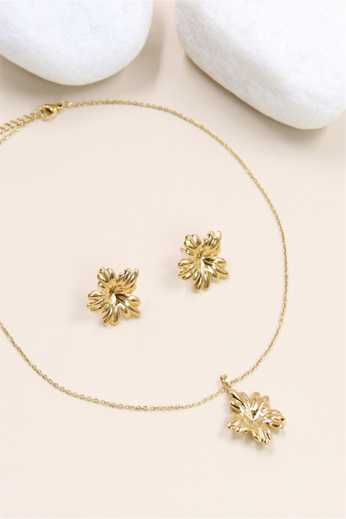 Grossiste Bellissima - Parure Fleur en Acier Inoxydable - Éclat et Élégance Naturelle