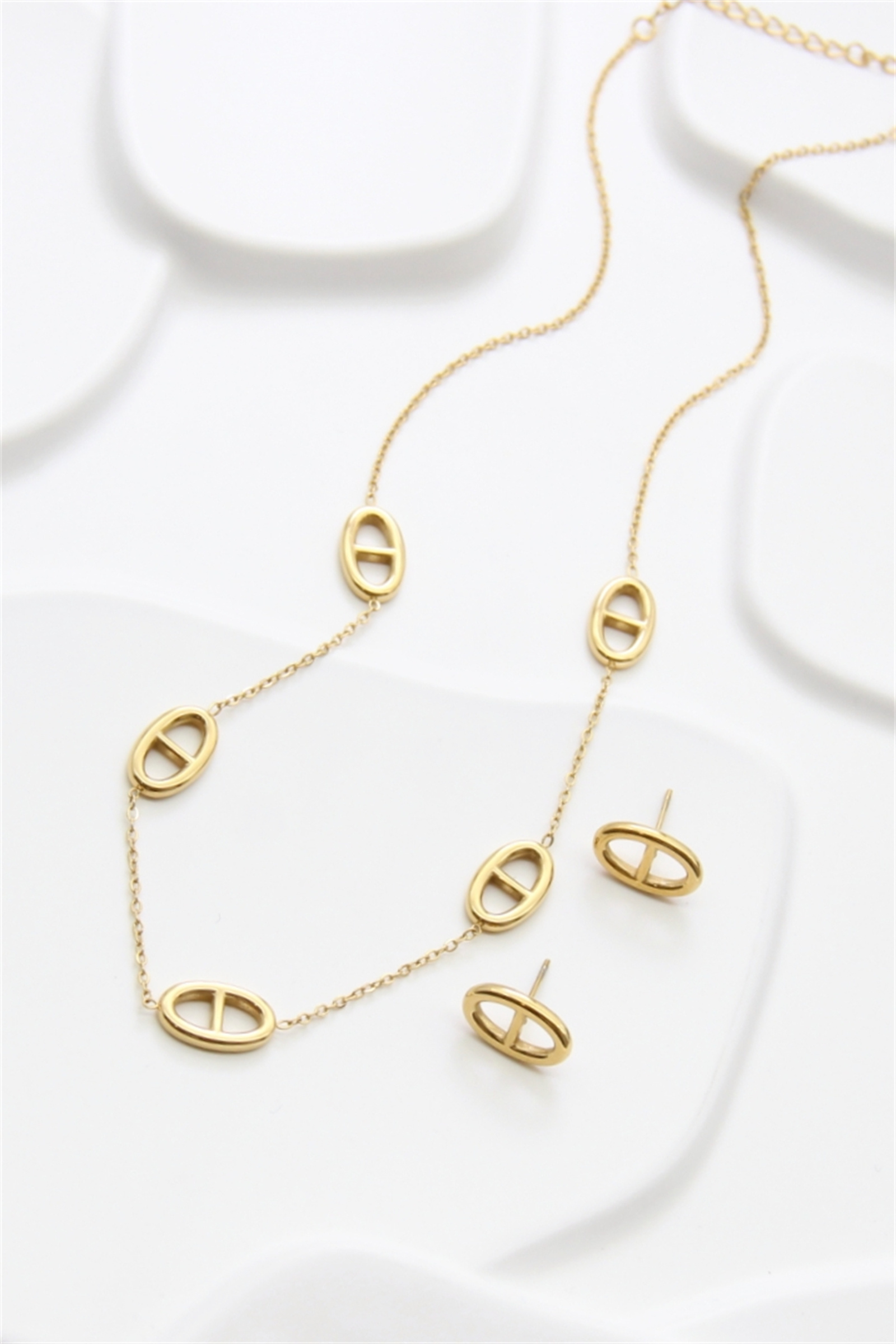 Grossiste Bellissima - Parure collier et boucles d’oreilles en acier inoxydable doré – Modèle Marion