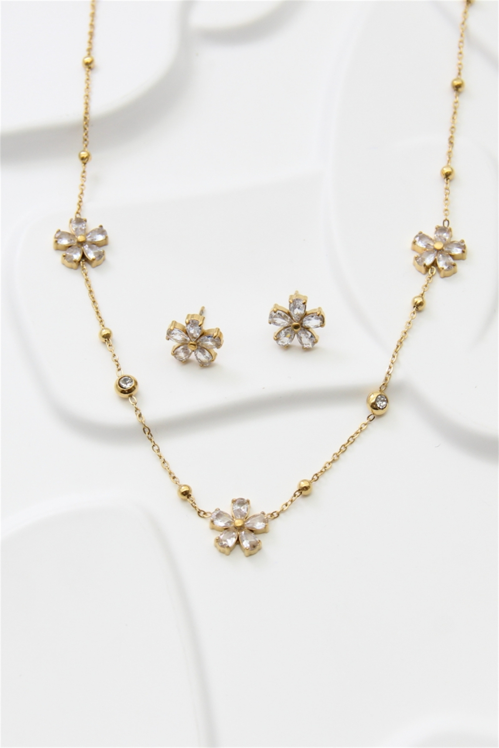 Grossiste Bellissima - Parure collier et boucles en acier inoxydable – Fleurs scintillantes