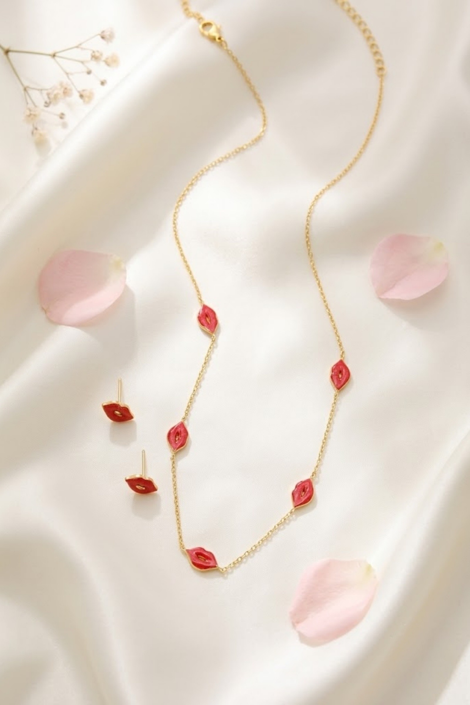 Grossiste Bellissima - Parure lèvres émaillées rouges – Acier inoxydable doré