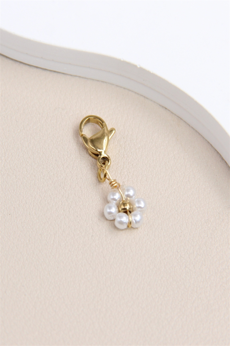 Grossiste Bellissima - Pendentif Charm Fleur en Acier Inoxydable - Élégance et Raffinement