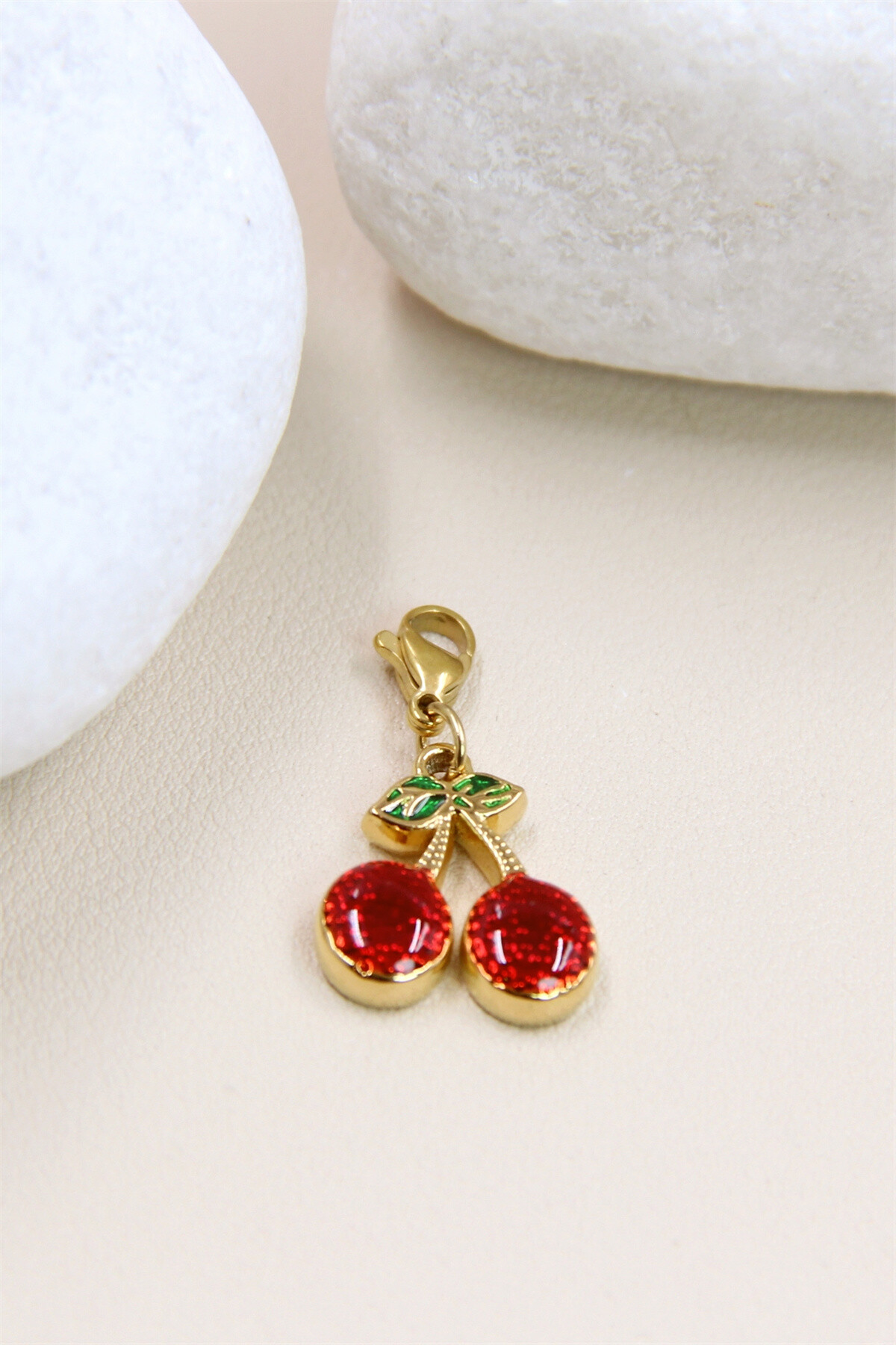 Großhändler Bellissima - Emaillierter Kirsch-Charm-Anhänger aus Edelstahl – Gourmet und elegant