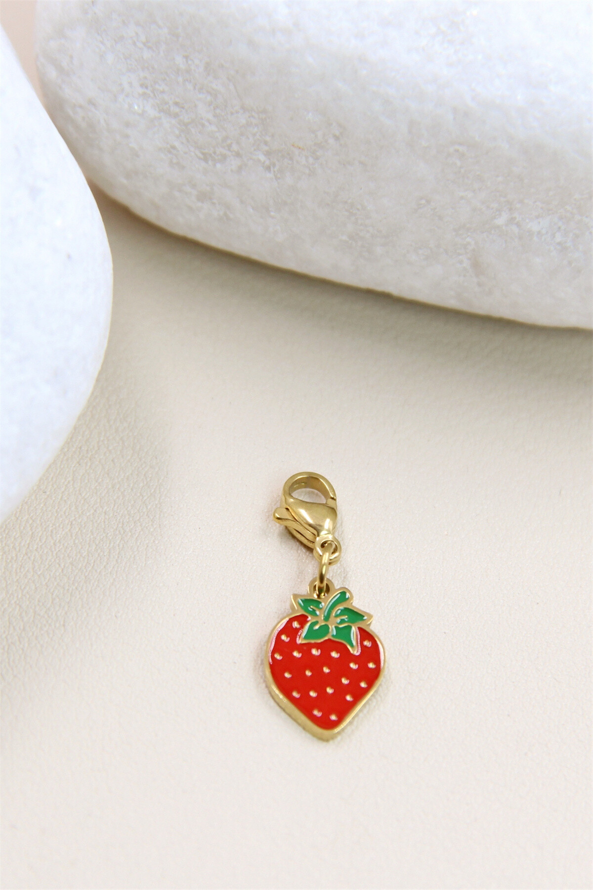 Grossiste Bellissima - Pendentif Fraise en Acier Inoxydable - Élégance Gourmande
