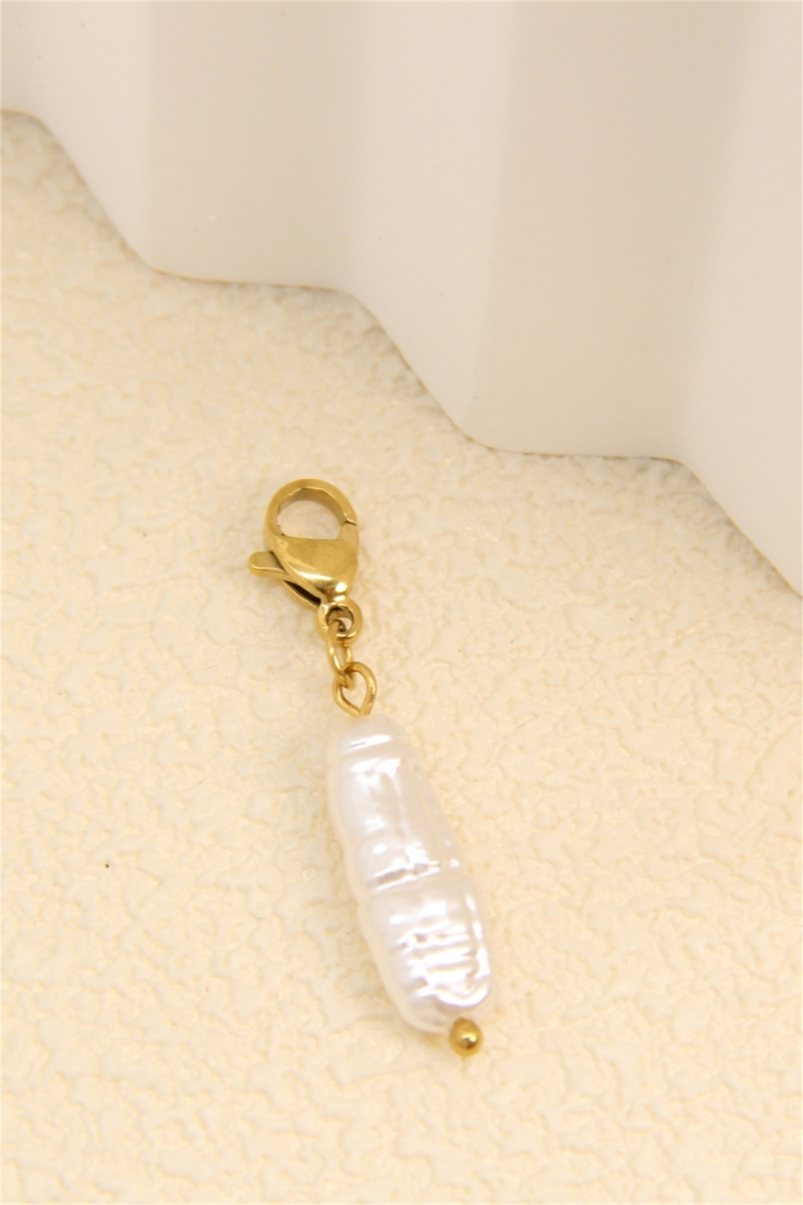 Grossiste Bellissima - Charm Perle Nacrée Personnalisable – Acier Inoxydable Doré | Charms Élégant