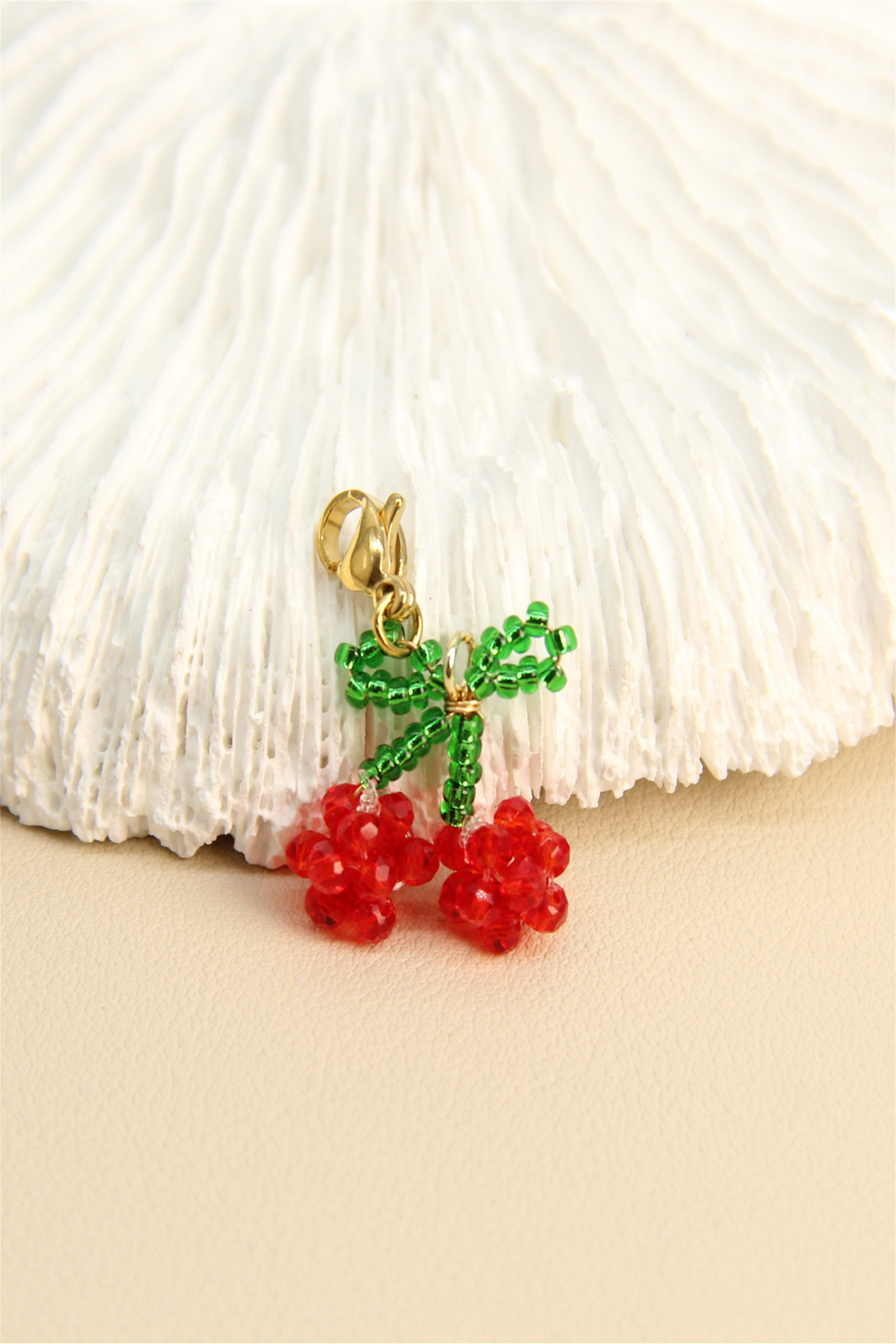 Grossiste Bellissima - Pendentif cerises perles – Bijou fantaisie coloré