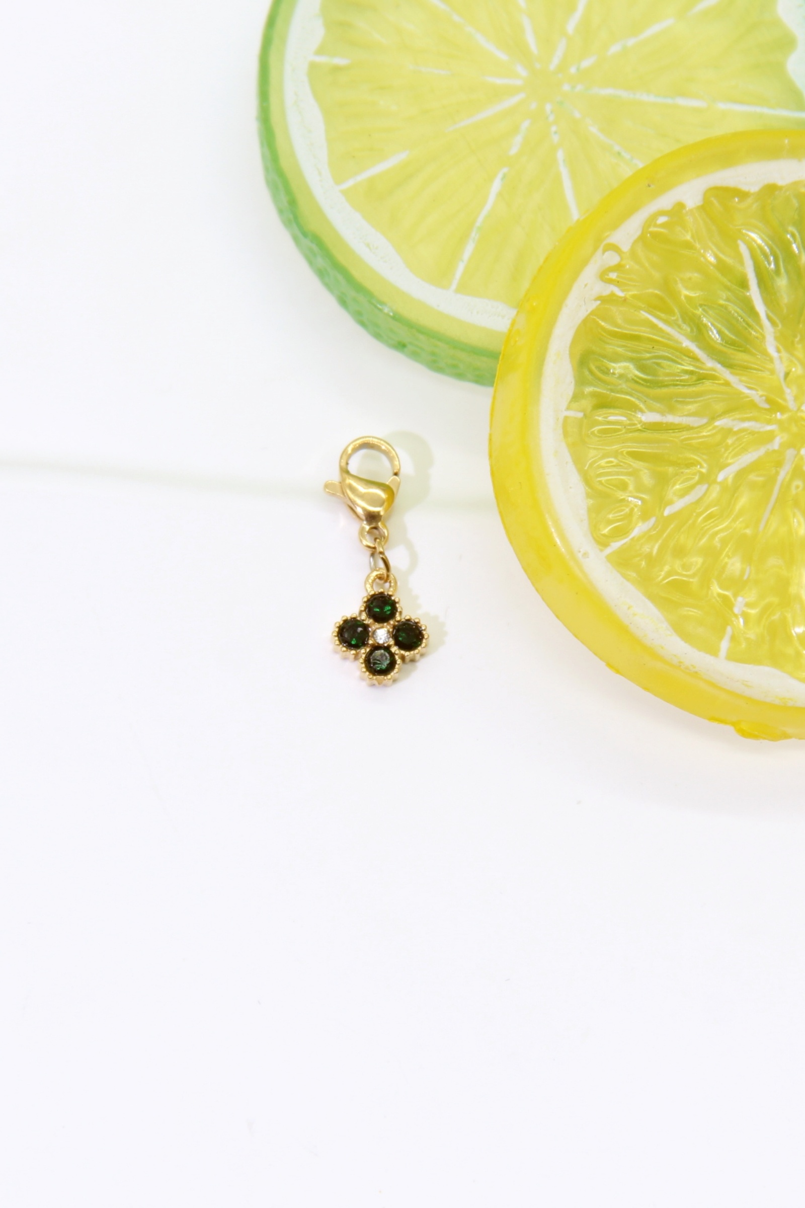 Grossiste Bellissima - Pendentif Fleur Strass Vert Charms – Acier Inoxydable