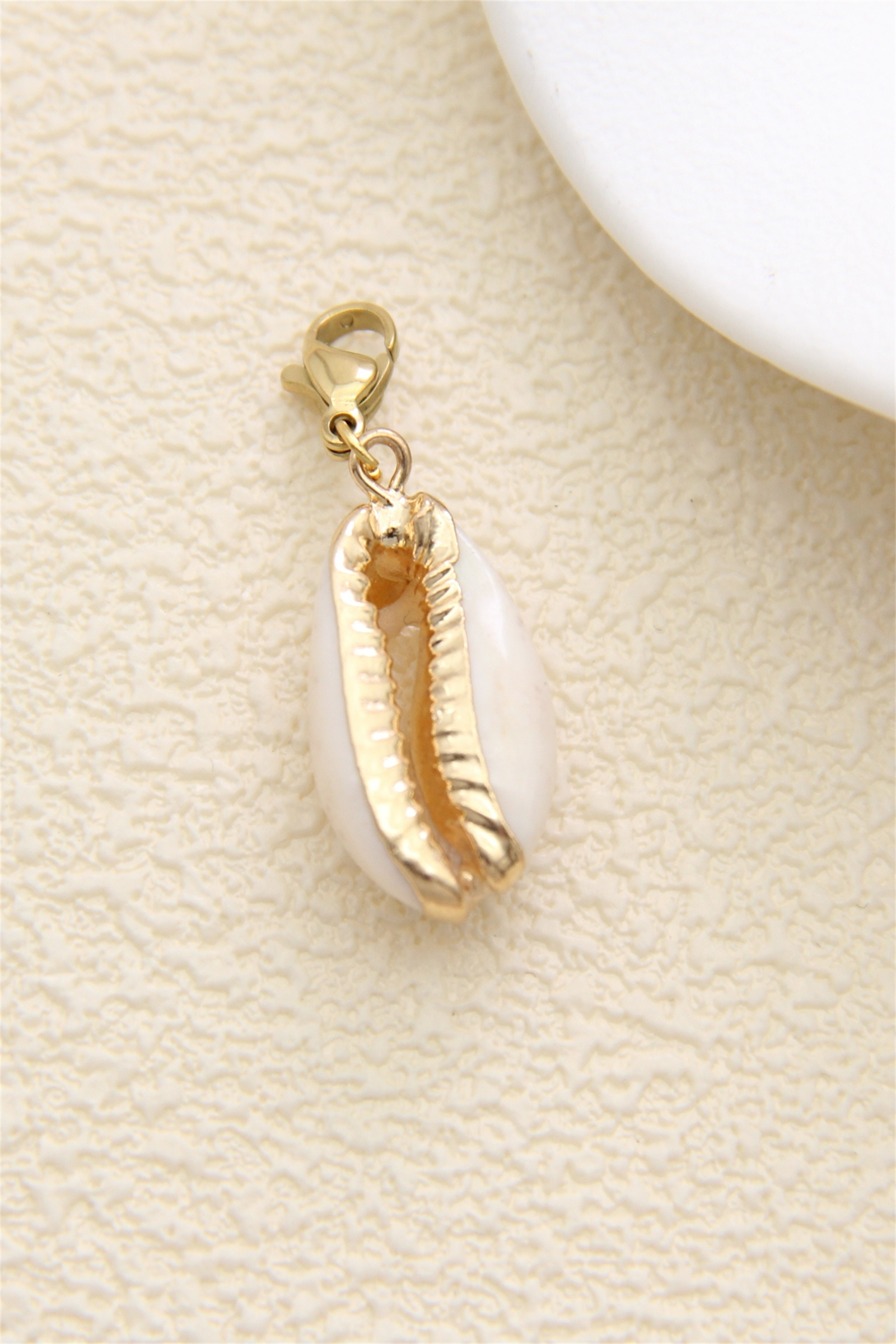 Grossiste Bellissima - Charm coquillage acier inoxydable doré – Pendentif personnalisé