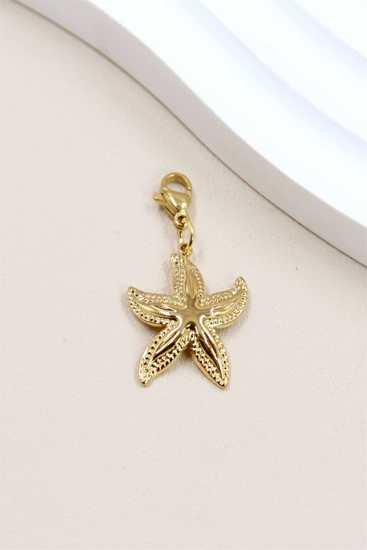 Wholesaler Bellissima - Stainless steel starfish pendant - elegance and sea charm