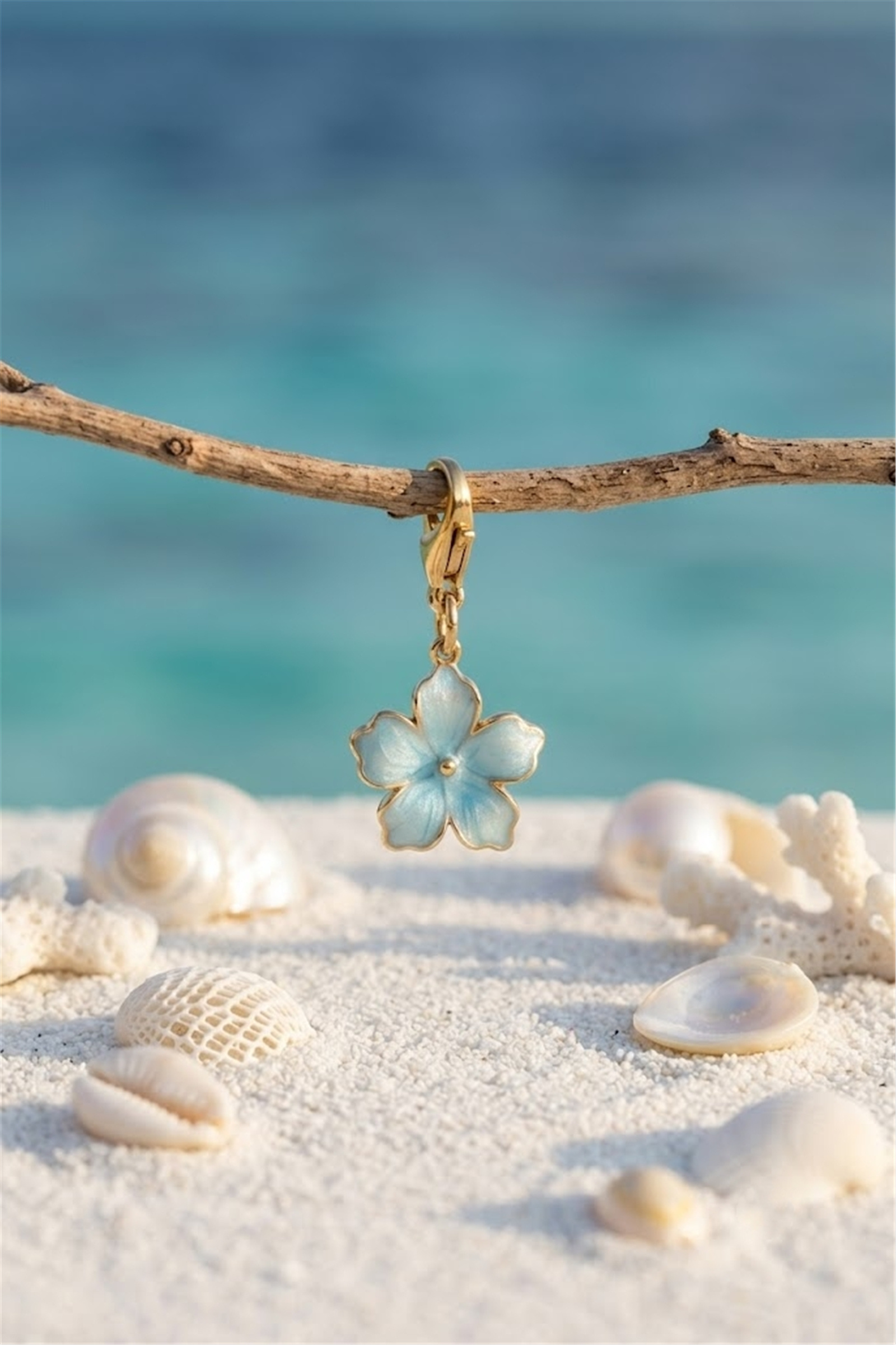 Grossiste Bellissima - Charms Fleur Bleue en Acier Inoxydable – Une Touche de Fraîcheur et d'Élégance