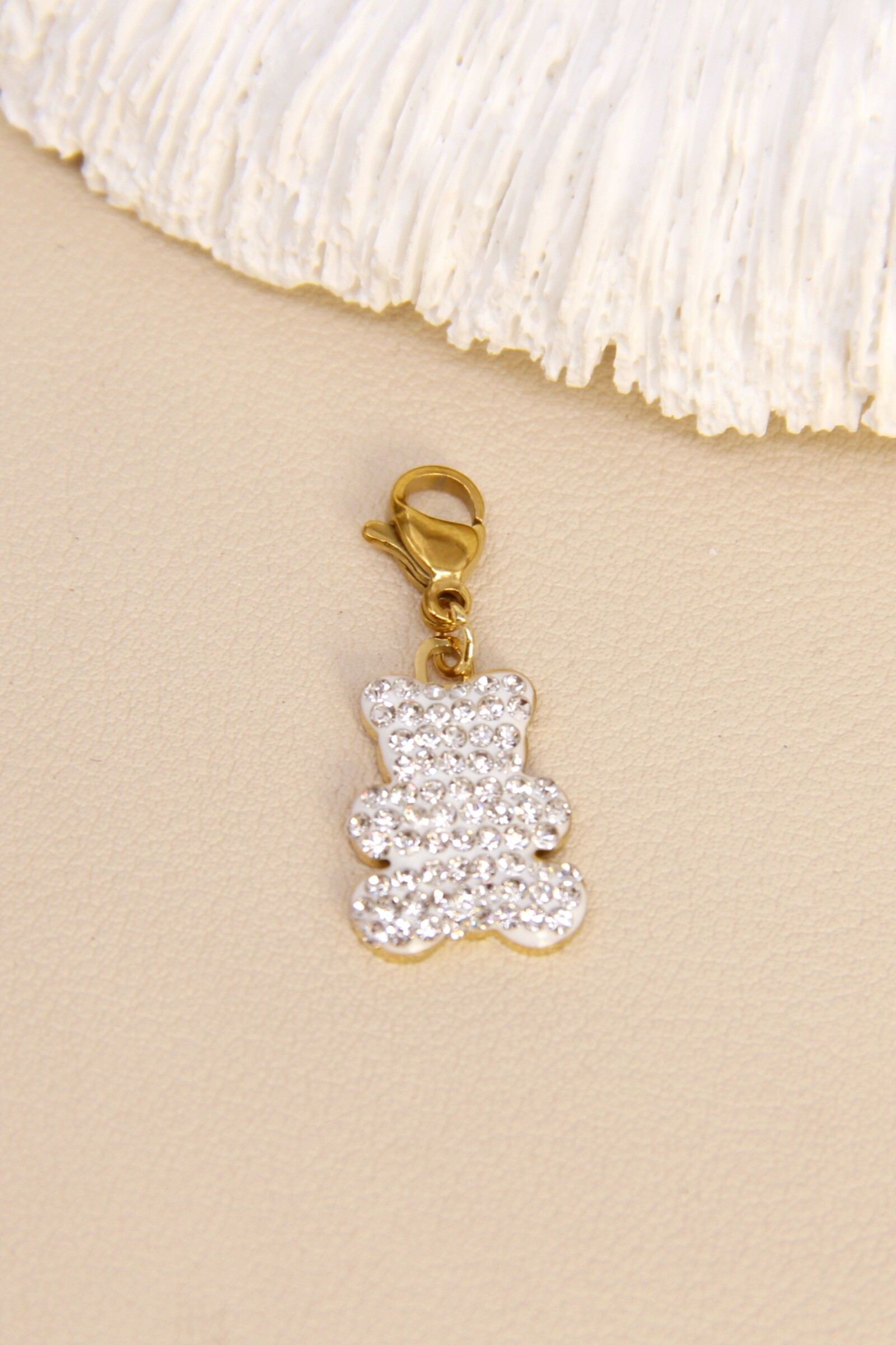 Wholesaler Bellissima - Teddy bear charm with stainless steel rhinestones - A tender and stylish sparkle